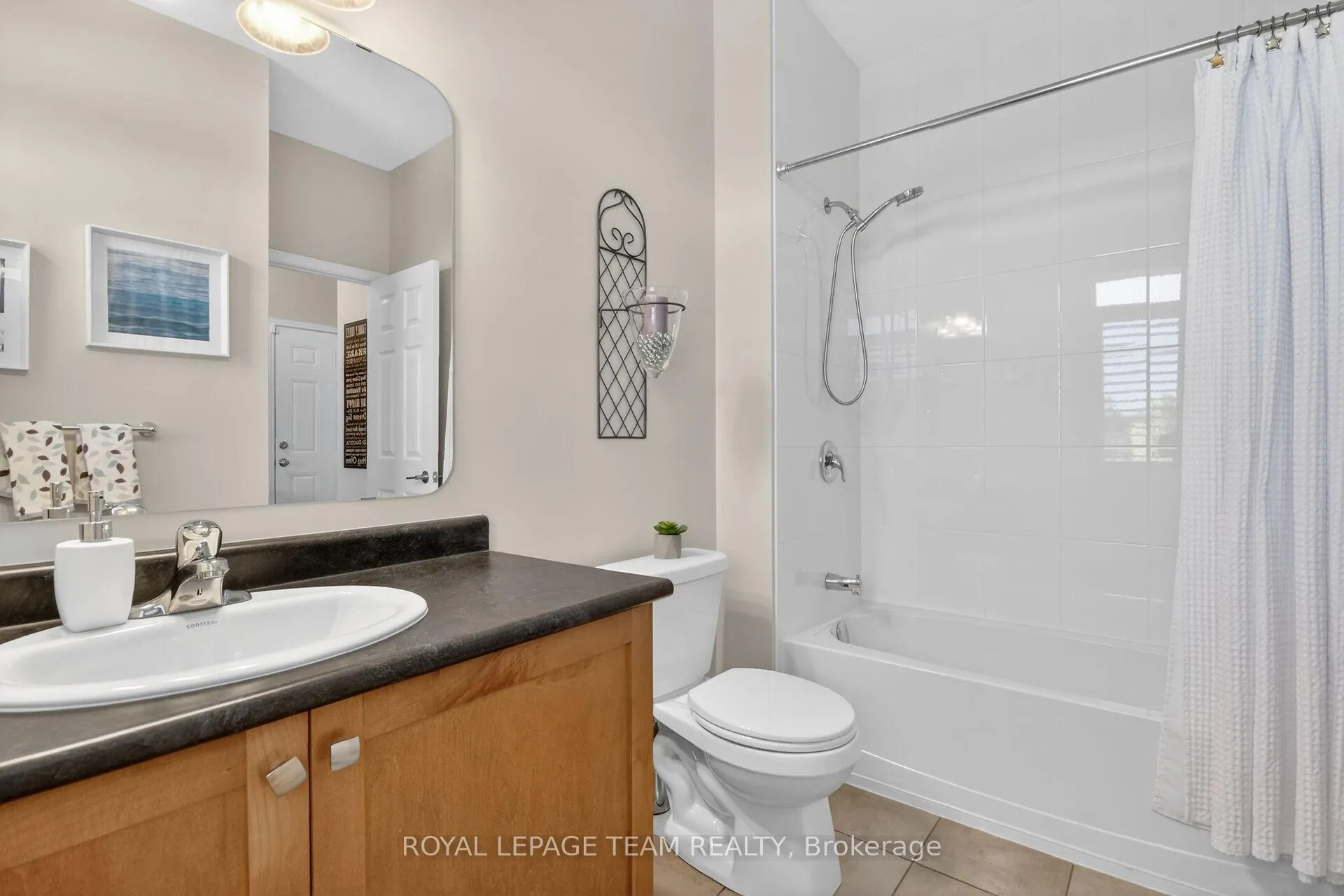 Photo 7 of 233 Edey Street, Arnprior, Arnprior — HOMEH