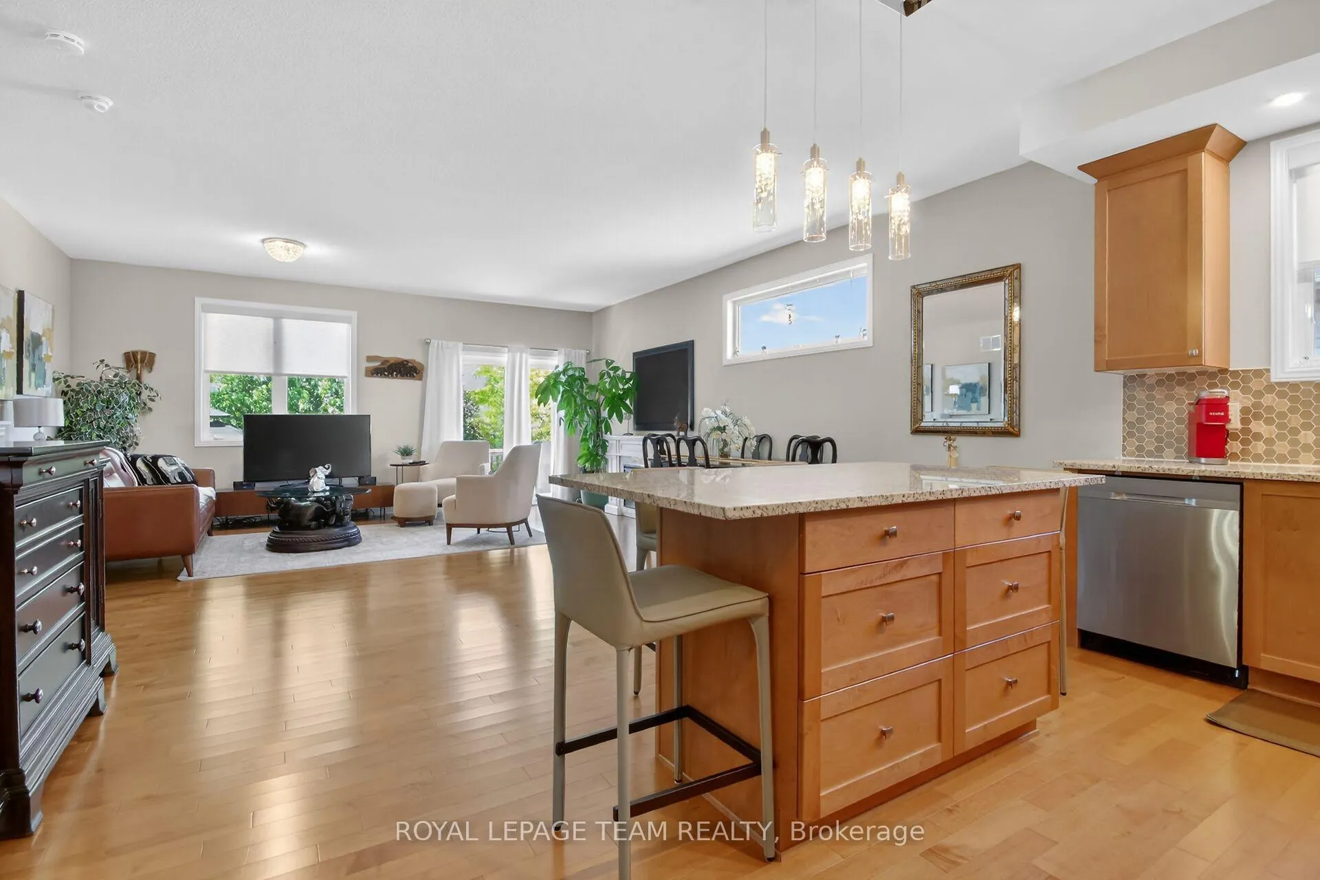 Photo 13 of 233 Edey Street, Arnprior, Arnprior — HOMEH