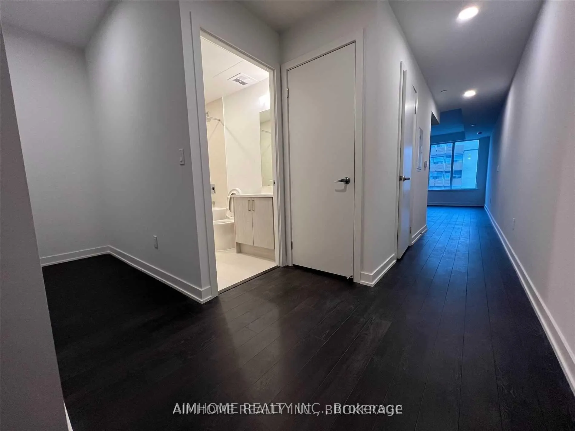 Photo 2 of Unit 603, 1 Cardiff Road, Toronto, Mount Pleasant East — HOMEH