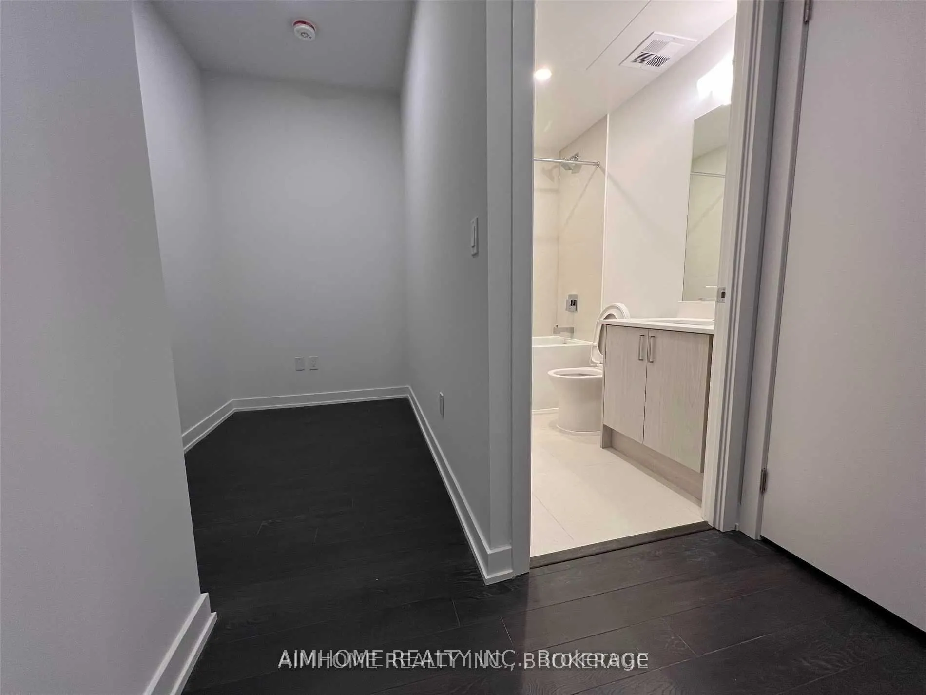 Photo 3 of Unit 603, 1 Cardiff Road, Toronto, Mount Pleasant East — HOMEH