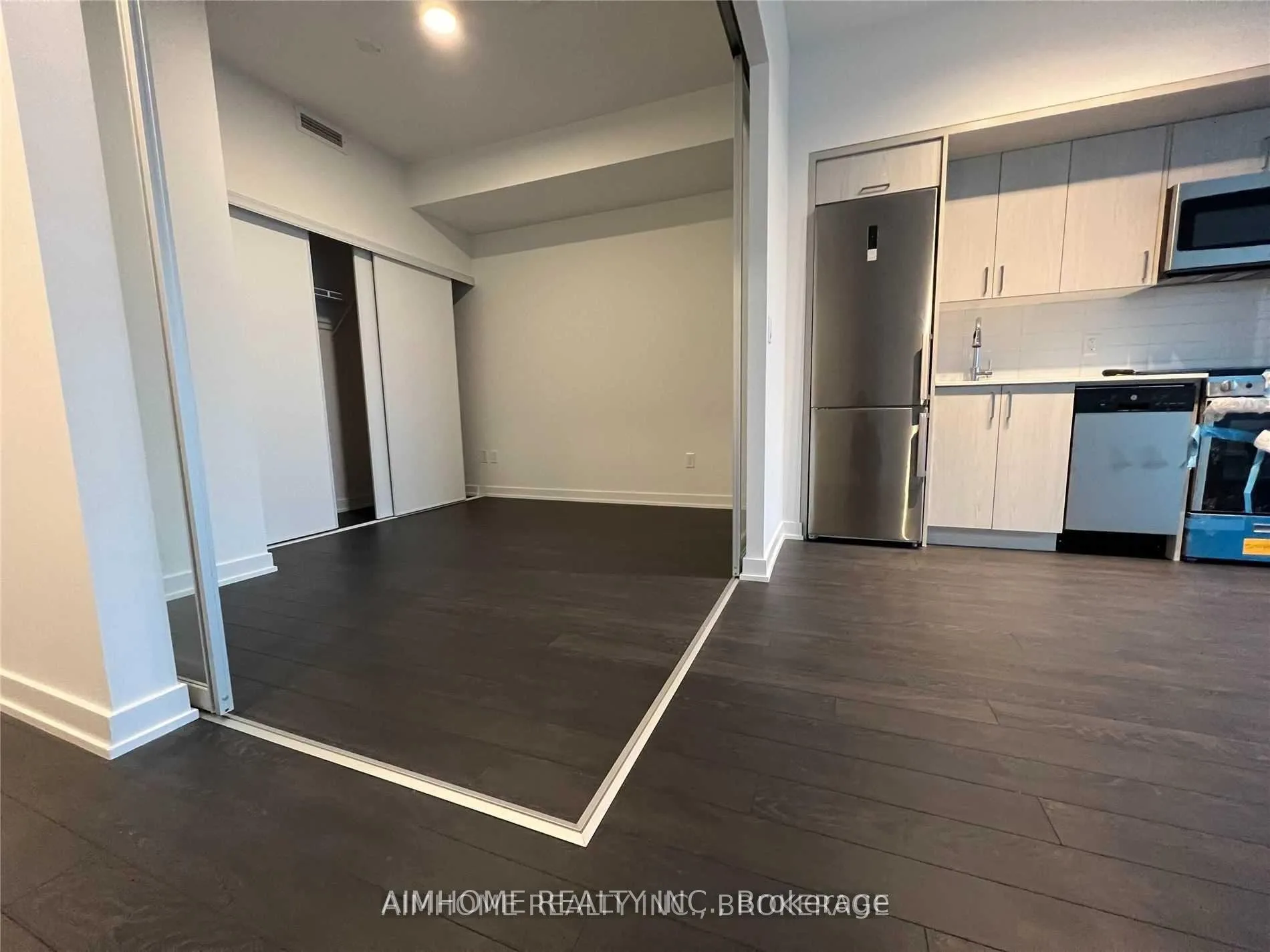 Photo 6 of Unit 603, 1 Cardiff Road, Toronto, Mount Pleasant East — HOMEH