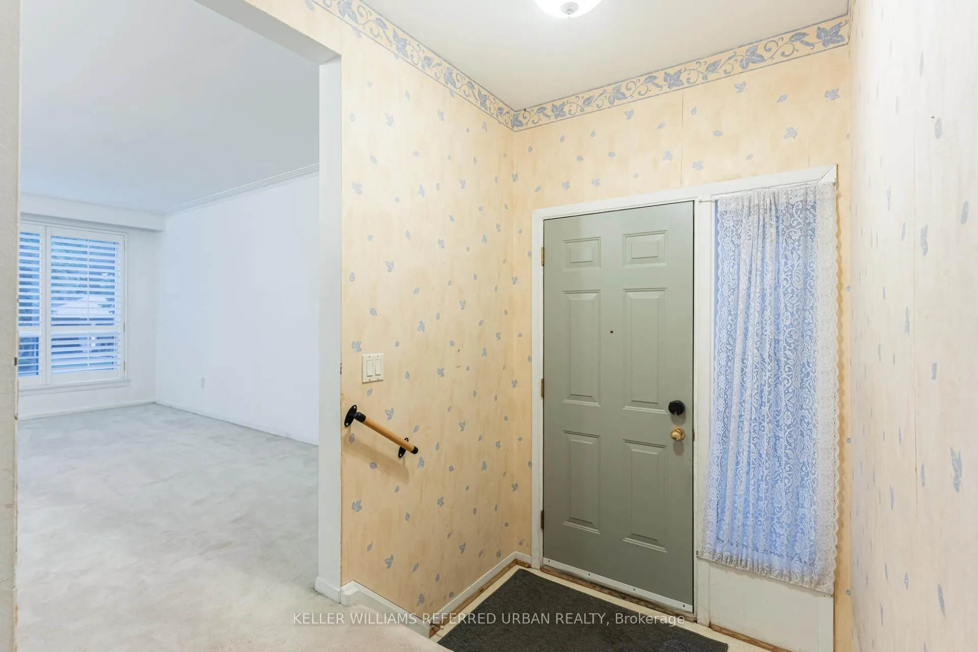 Photo 3 of 1636 Robillard Road, Mississauga, Clarkson — HOMEH
