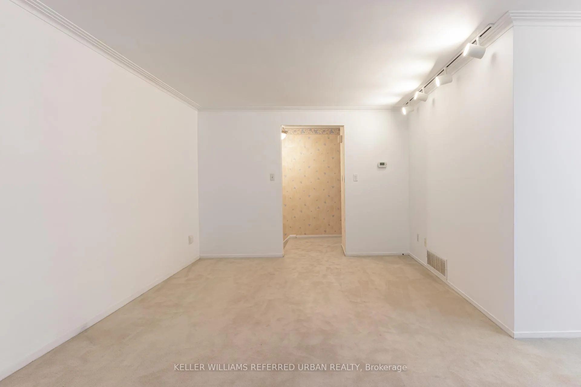 Photo 6 of 1636 Robillard Road, Mississauga, Clarkson — HOMEH