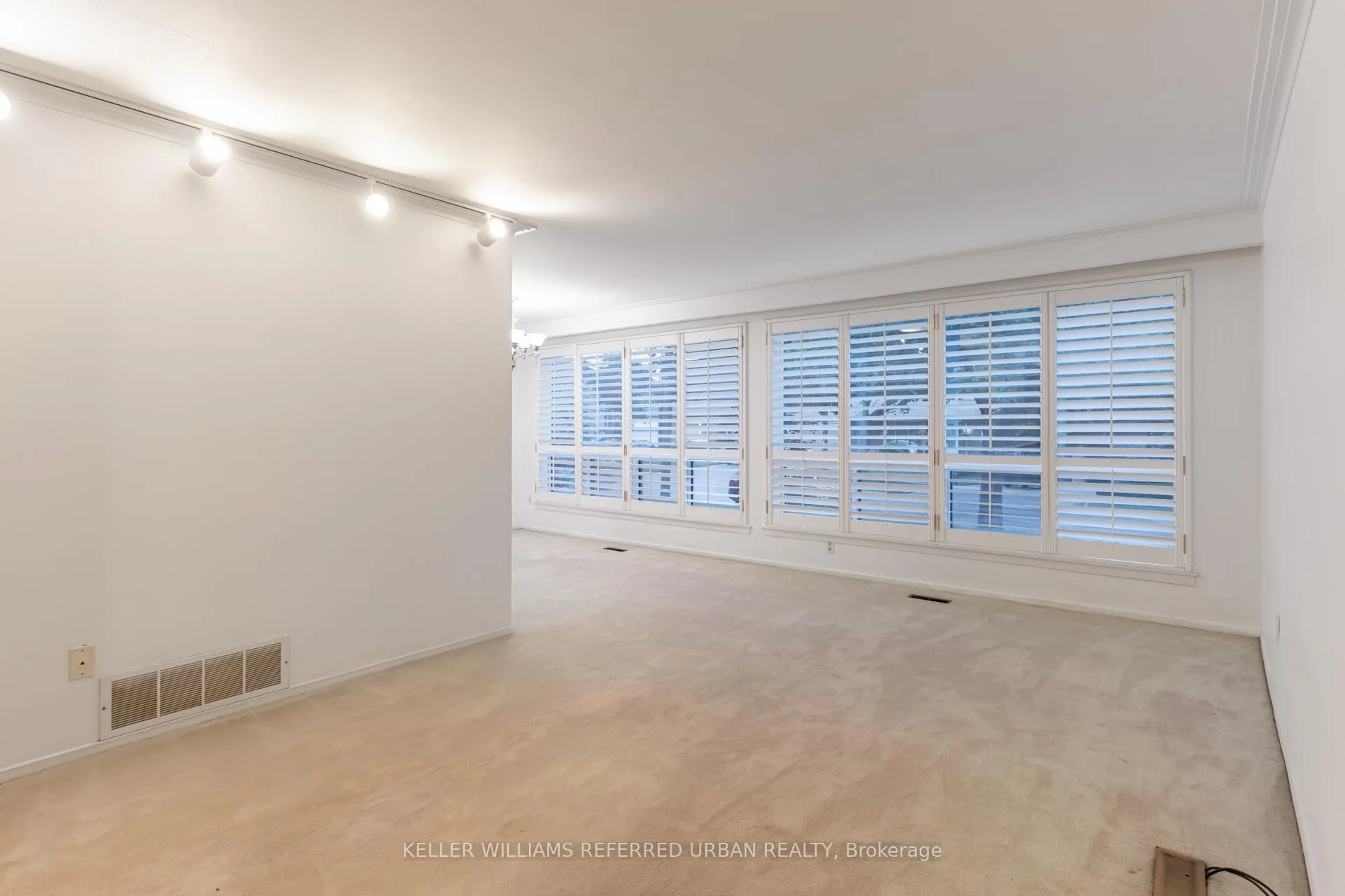Photo 7 of 1636 Robillard Road, Mississauga, Clarkson — HOMEH