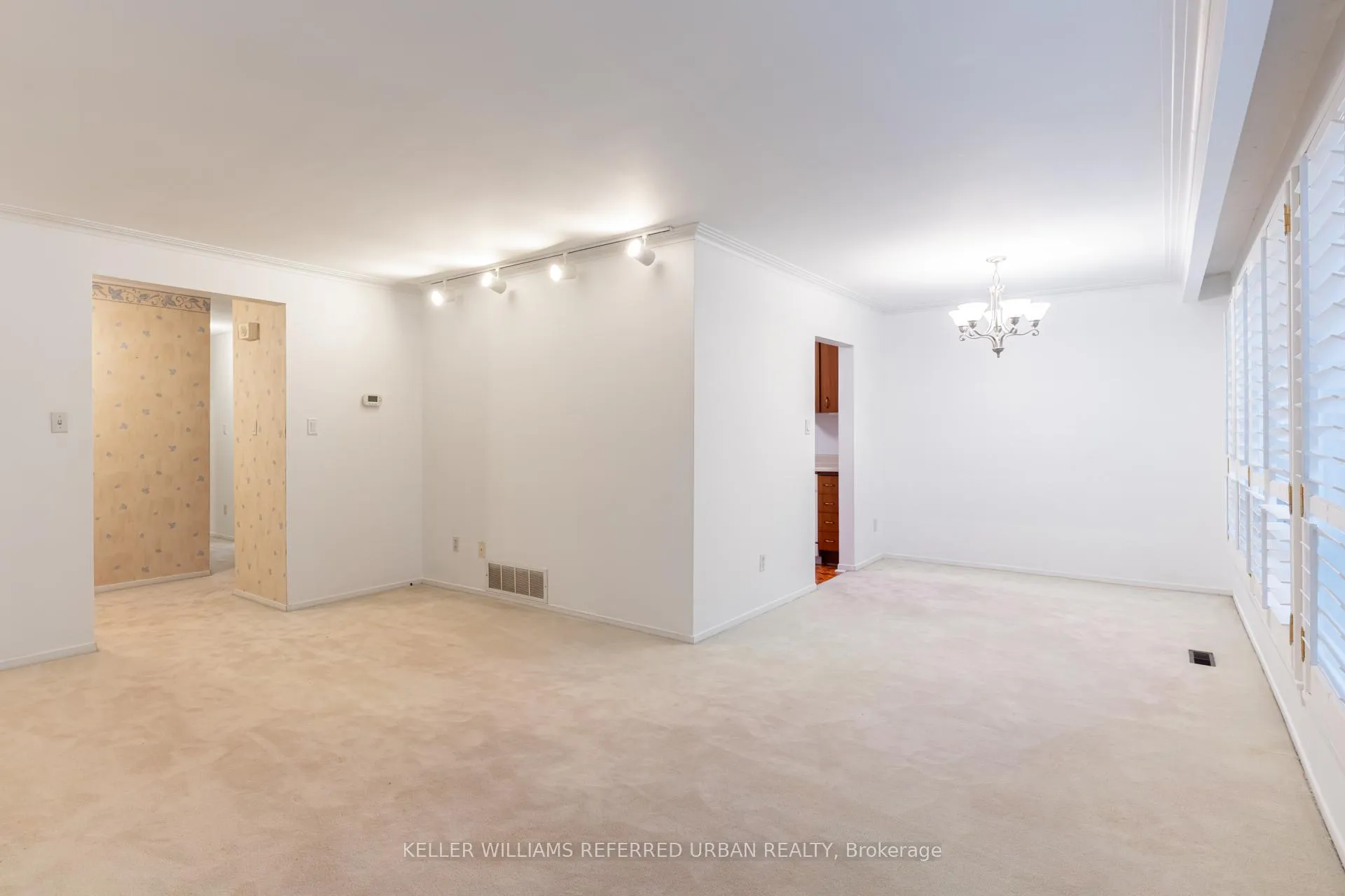 Photo 8 of 1636 Robillard Road, Mississauga, Clarkson — HOMEH