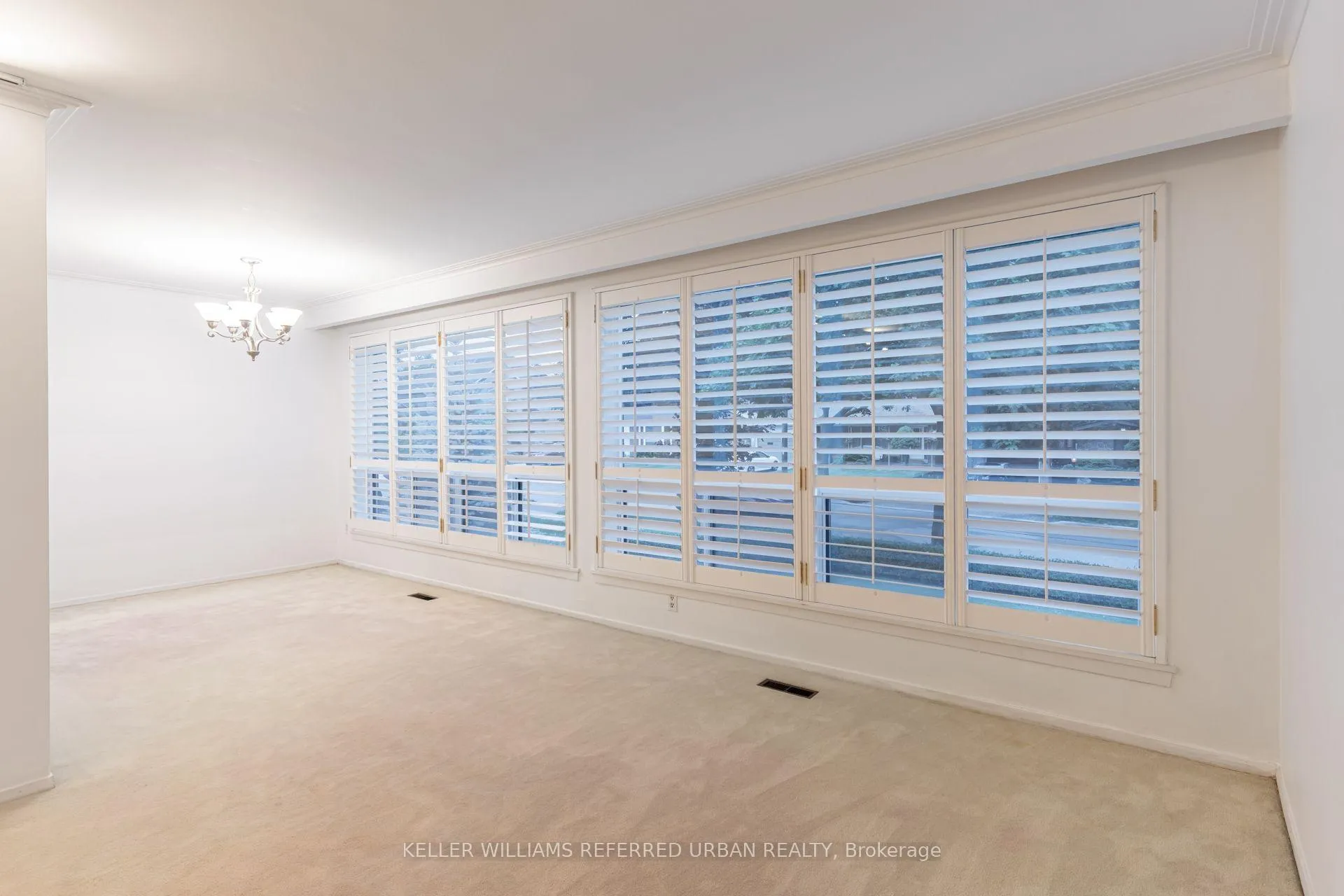 Photo 9 of 1636 Robillard Road, Mississauga, Clarkson — HOMEH
