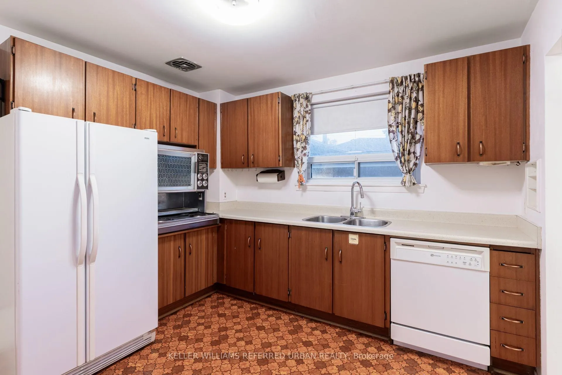 Photo 14 of 1636 Robillard Road, Mississauga, Clarkson — HOMEH