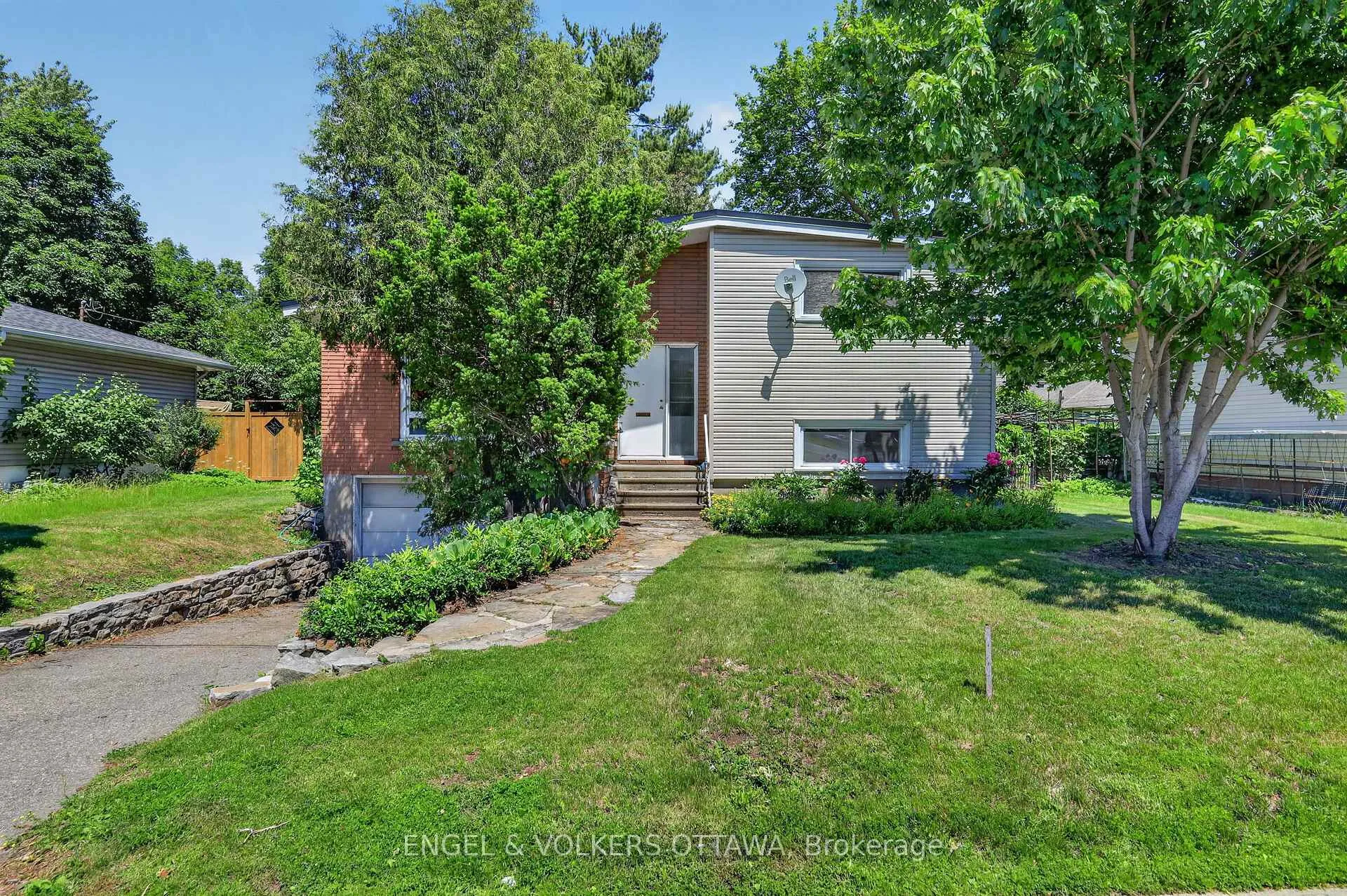 Photo 1 of 1363 Heron Road, Ottawa, Alta Vista — HOMEH