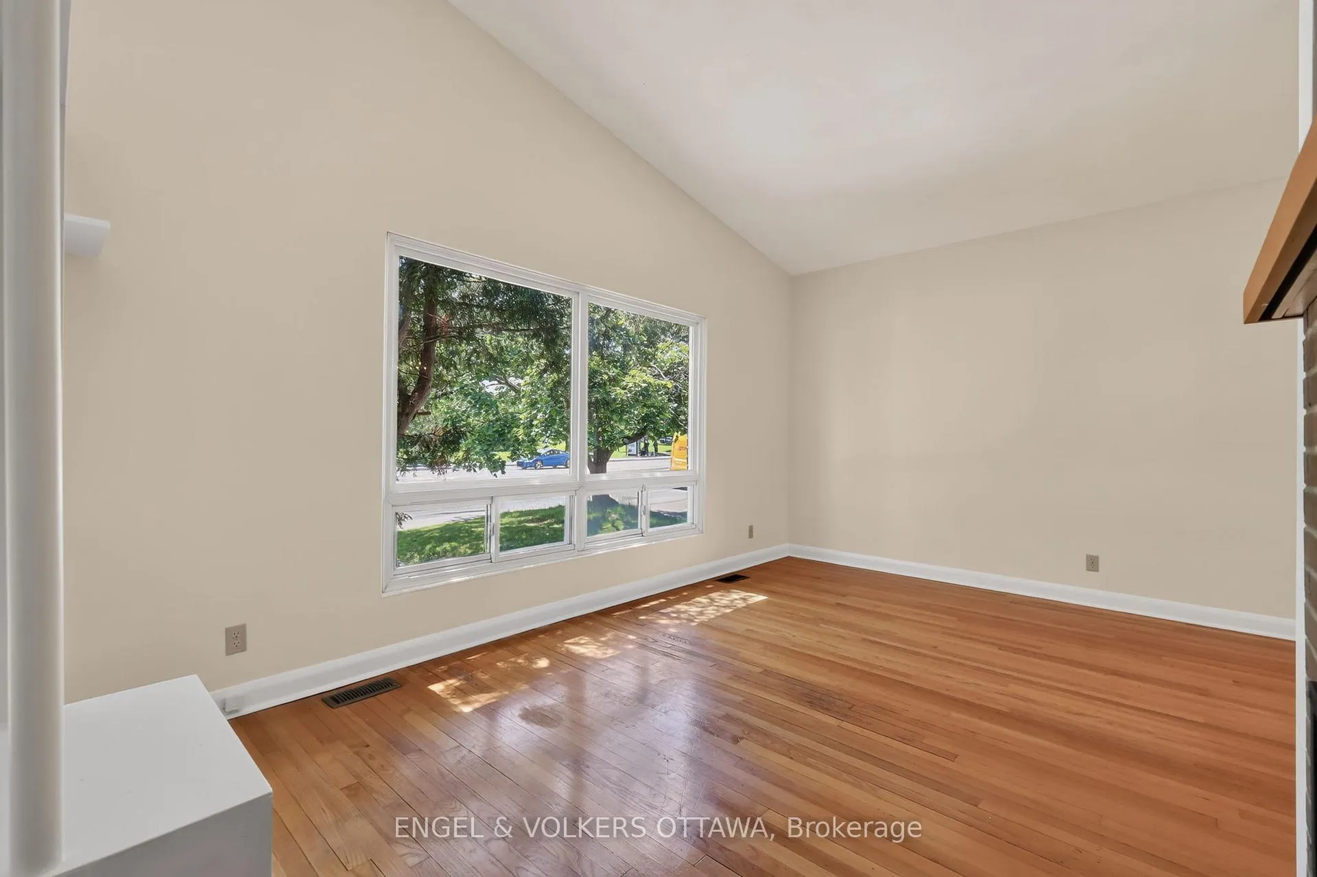 Photo 5 of 1363 Heron Road, Ottawa, Alta Vista — HOMEH