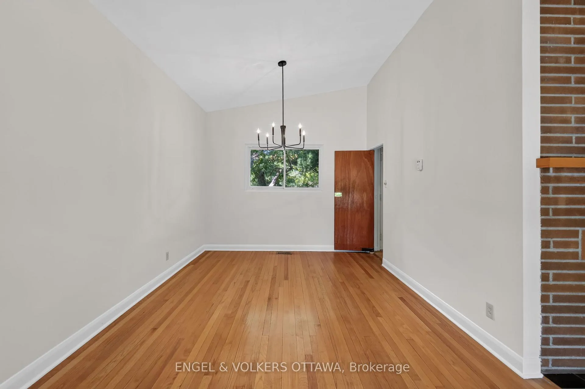 Photo 9 of 1363 Heron Road, Ottawa, Alta Vista — HOMEH