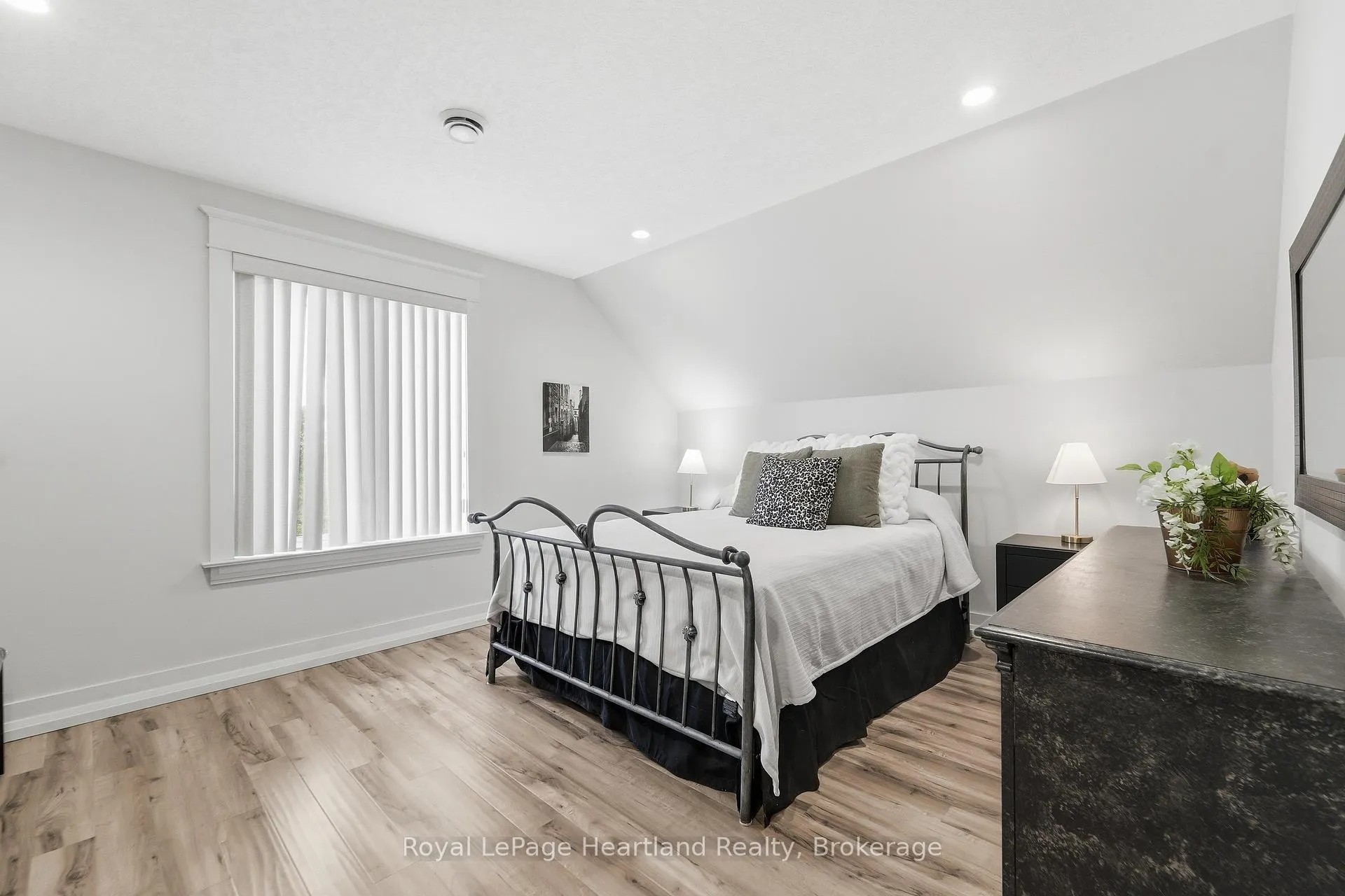 Photo 35 of 305 Mary Street, Central Huron, Clinton — HOMEH