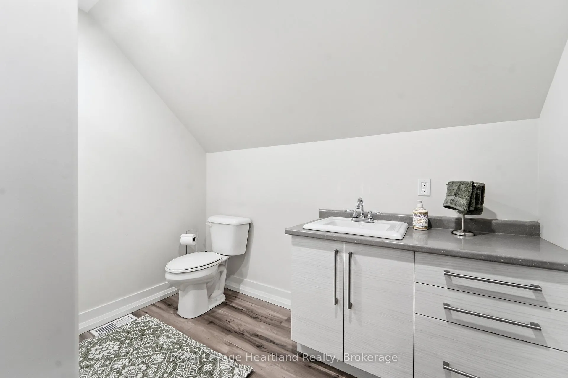 Photo 36 of 305 Mary Street, Central Huron, Clinton — HOMEH