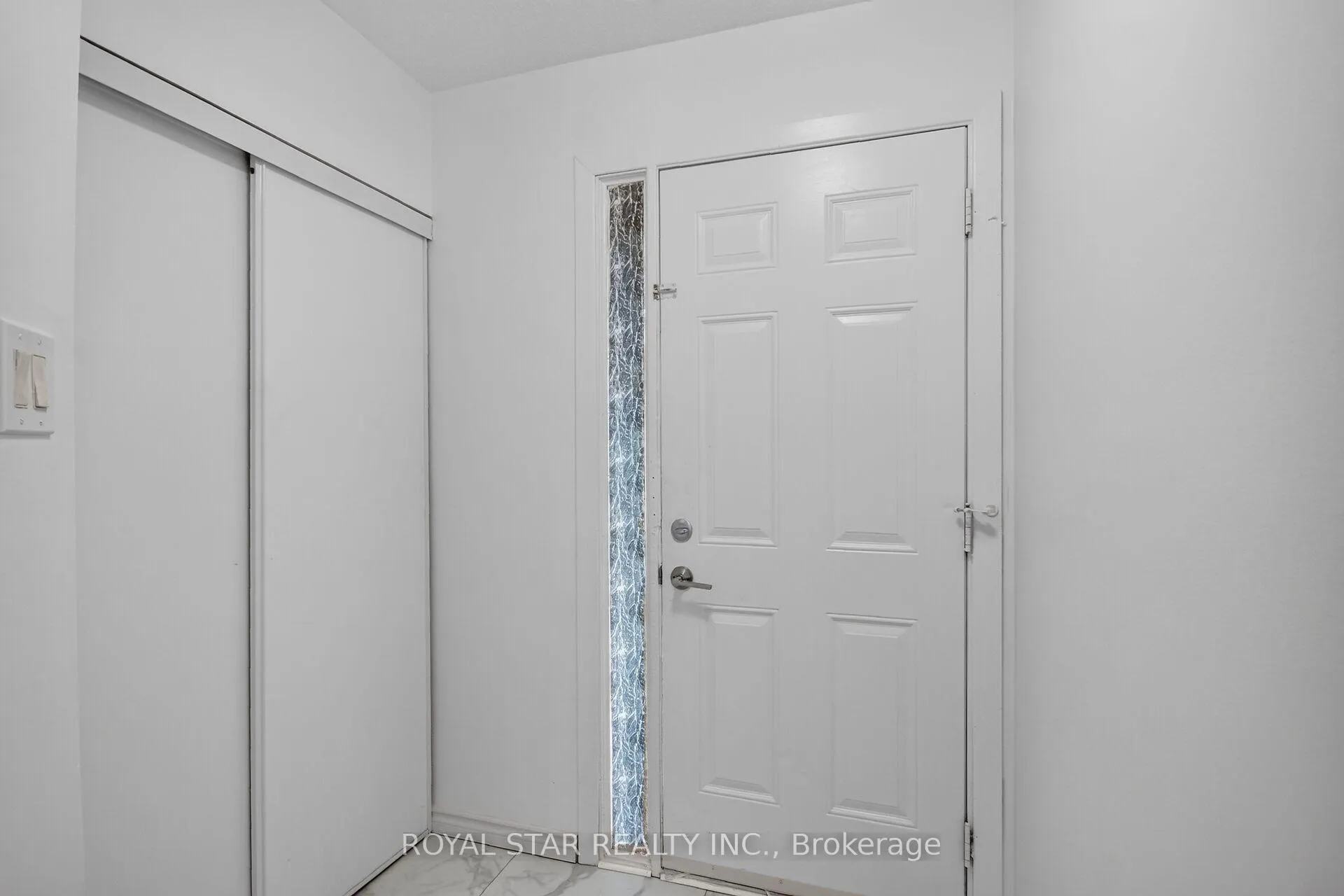 Photo 3 of 2705 Pimlico Crescent, Ottawa, Emerald Woods/Sawmill Creek — HOMEH
