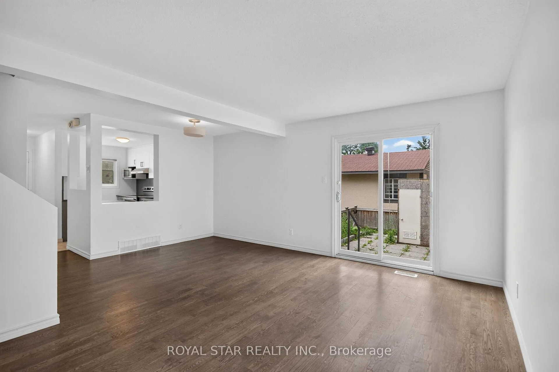 Photo 5 of 2705 Pimlico Crescent, Ottawa, Emerald Woods/Sawmill Creek — HOMEH
