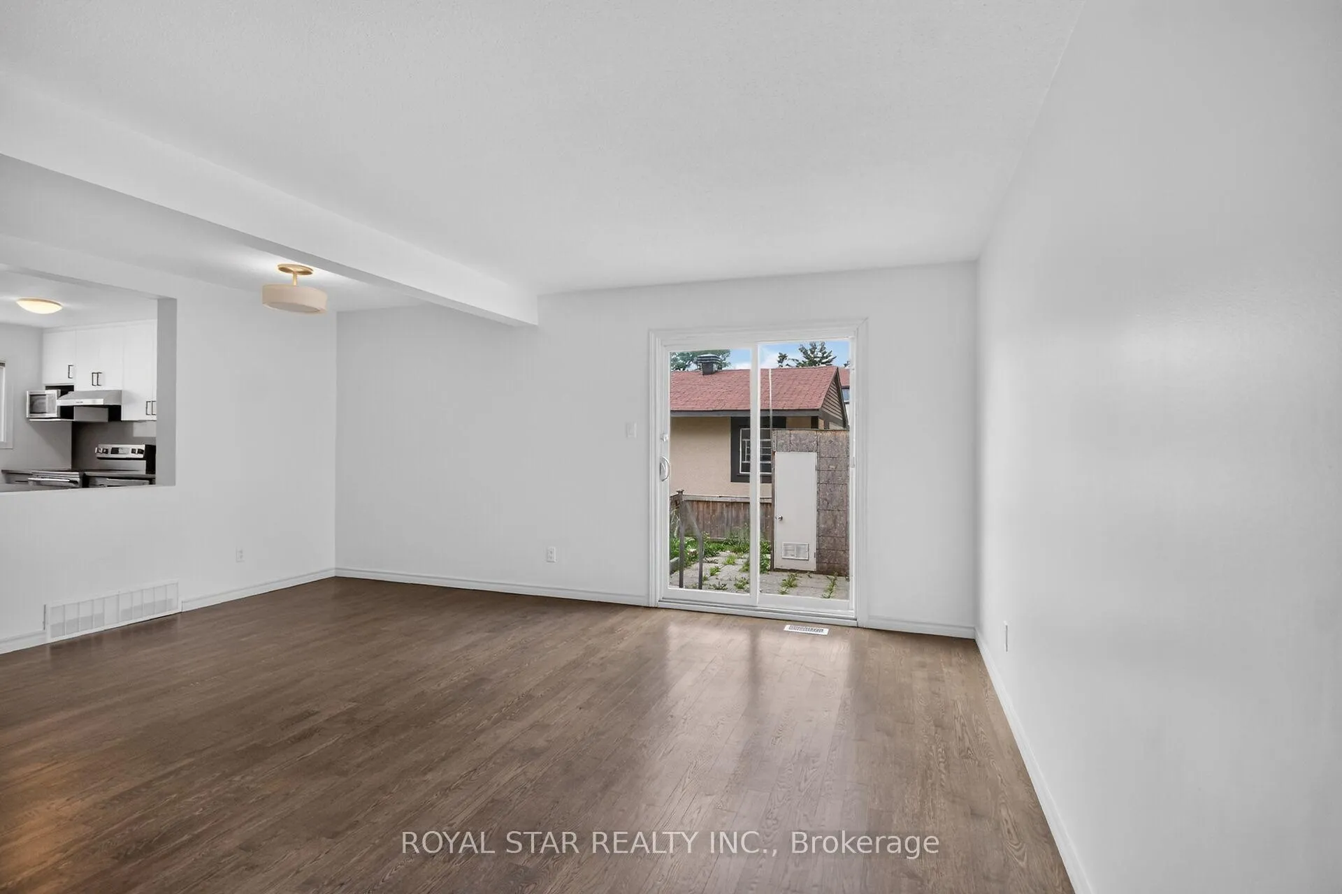 Photo 7 of 2705 Pimlico Crescent, Ottawa, Emerald Woods/Sawmill Creek — HOMEH
