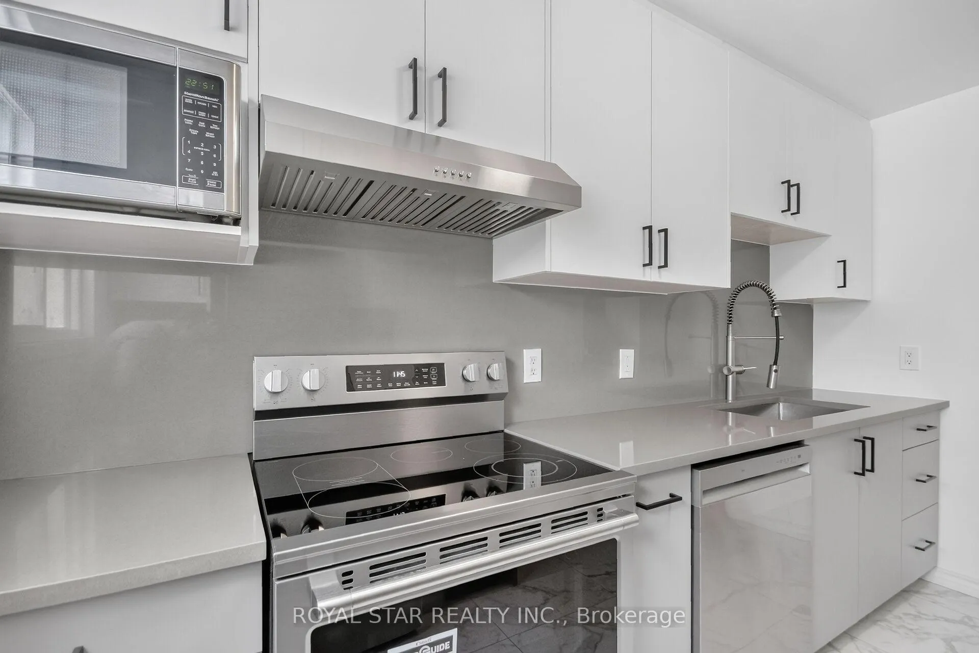 Photo 13 of 2705 Pimlico Crescent, Ottawa, Emerald Woods/Sawmill Creek — HOMEH