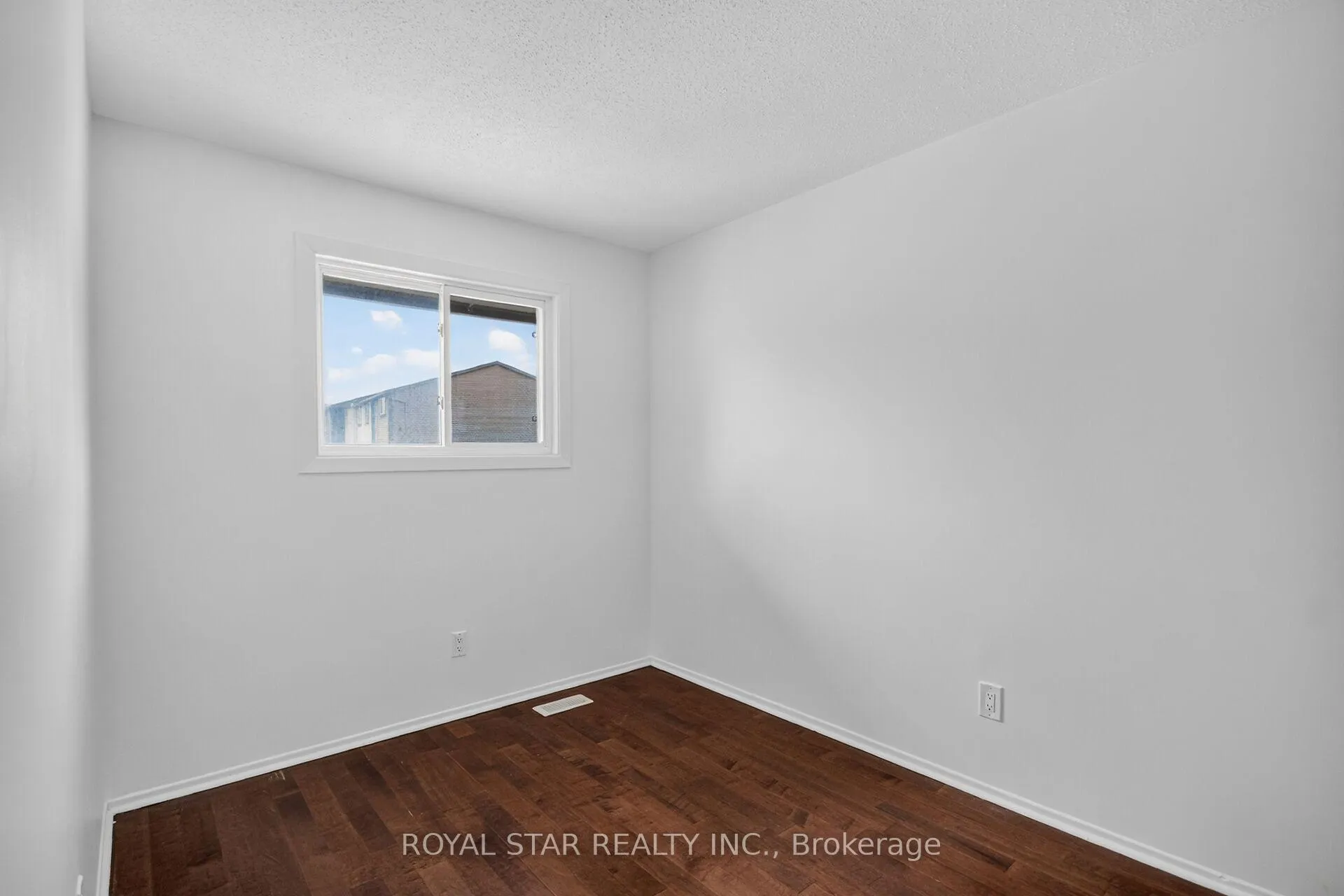 Photo 21 of 2705 Pimlico Crescent, Ottawa, Emerald Woods/Sawmill Creek — HOMEH