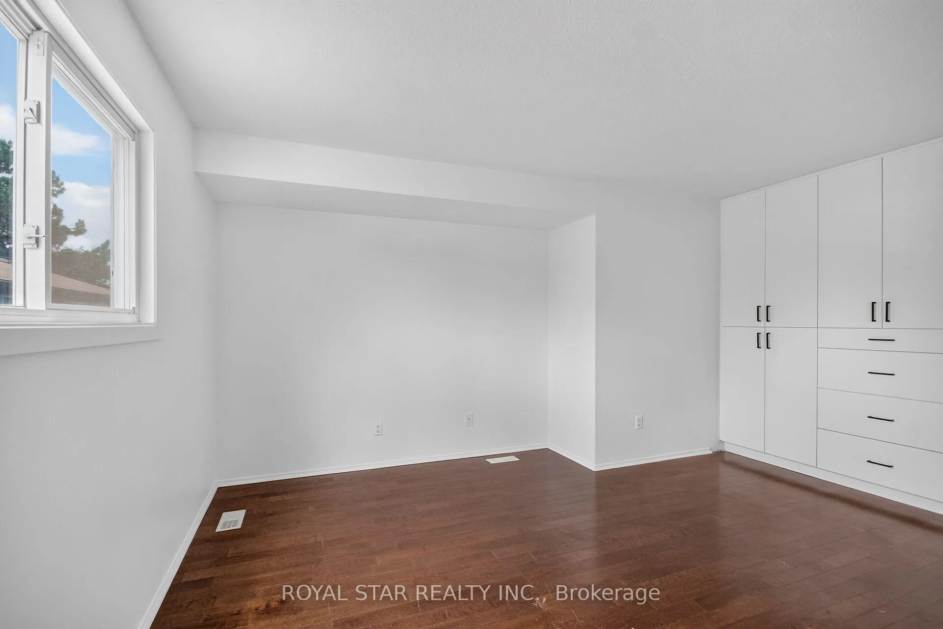 Photo 24 of 2705 Pimlico Crescent, Ottawa, Emerald Woods/Sawmill Creek — HOMEH