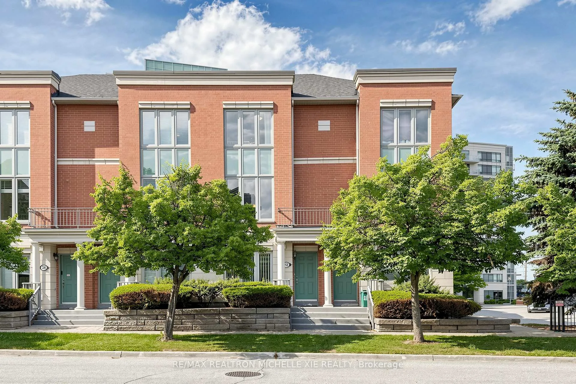 Photo 2 of 82 Suncrest Boulevard, Markham, Commerce Valley — HOMEH
