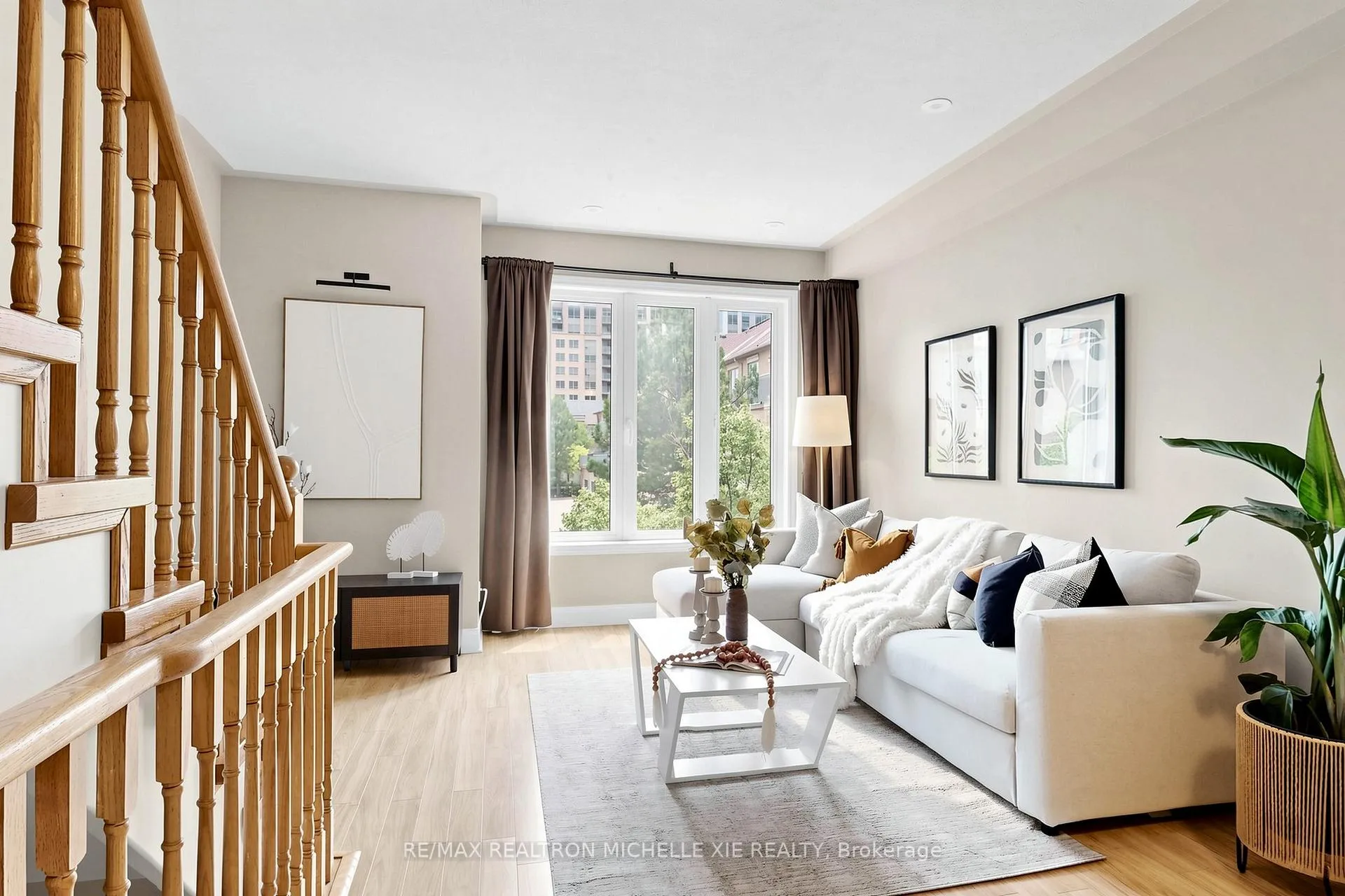 Photo 3 of 82 Suncrest Boulevard, Markham, Commerce Valley — HOMEH