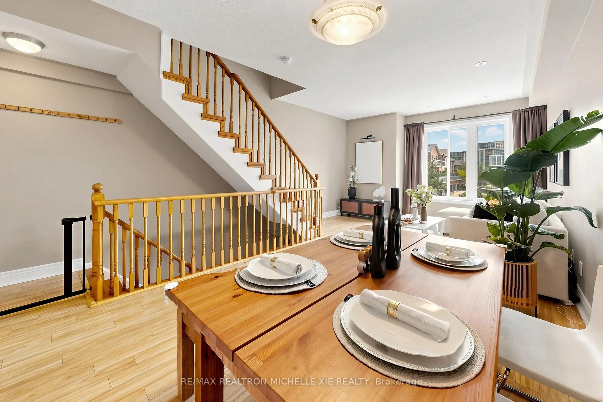 Photo 9 of 82 Suncrest Boulevard, Markham, Commerce Valley — HOMEH