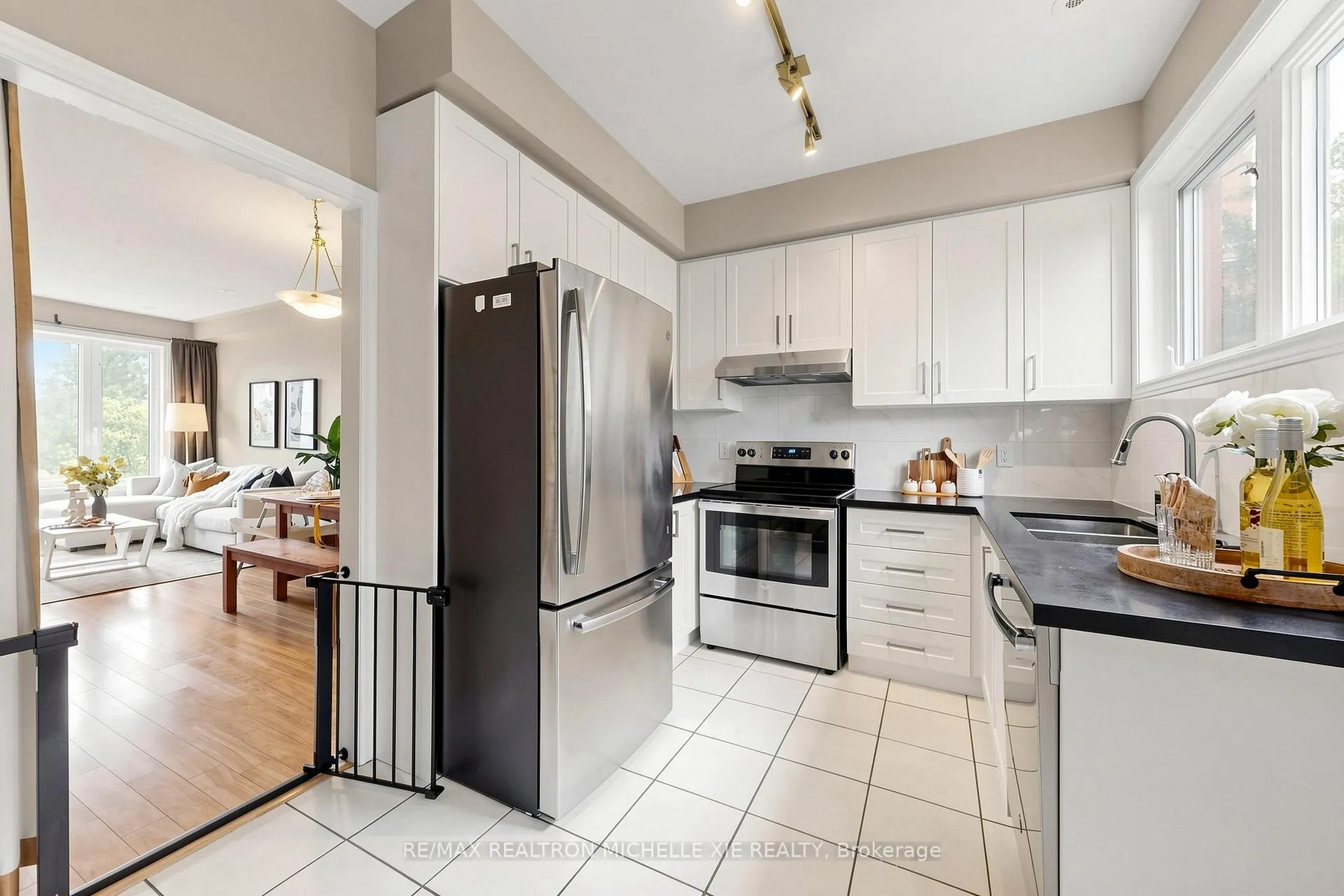 Photo 10 of 82 Suncrest Boulevard, Markham, Commerce Valley — HOMEH