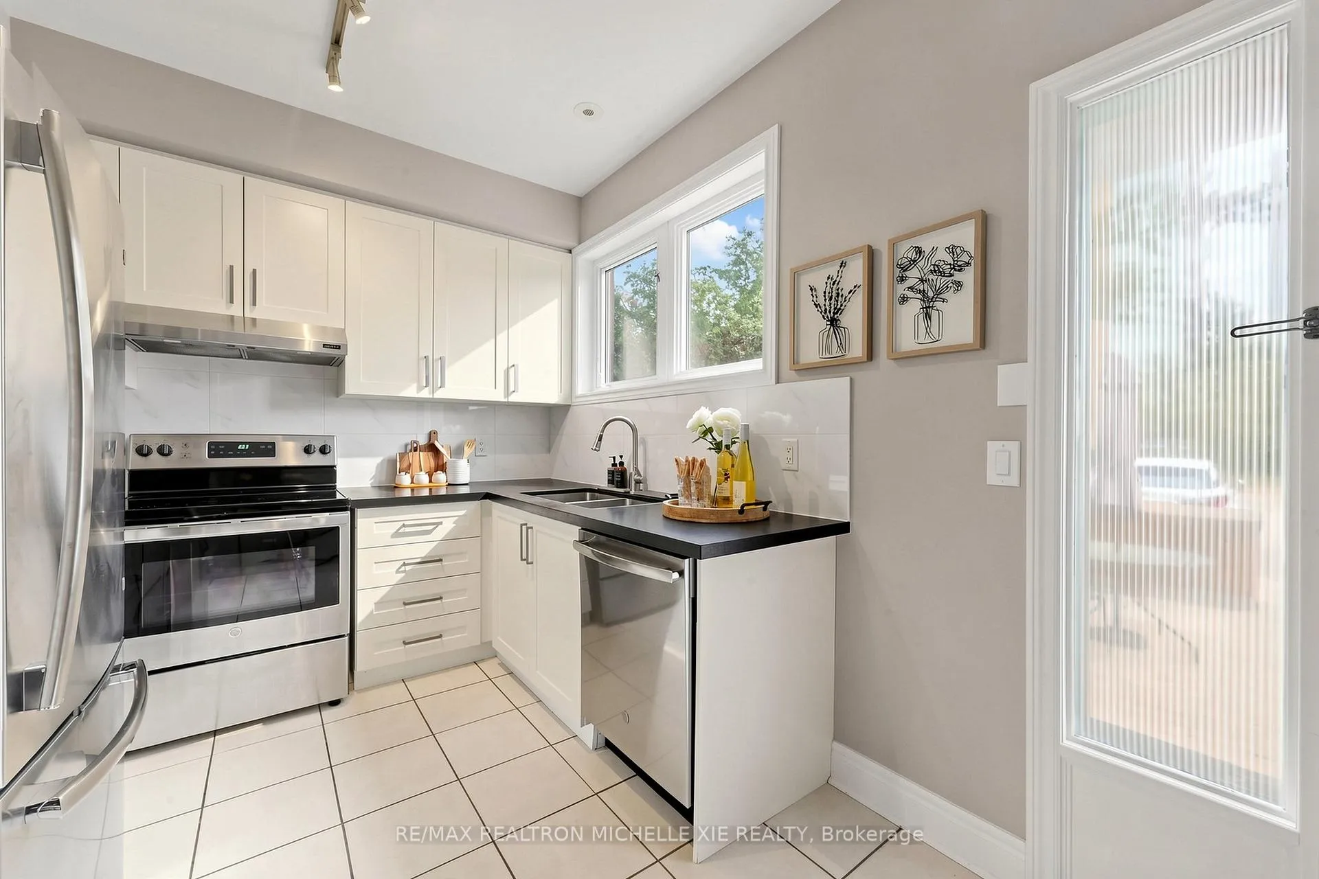 Photo 11 of 82 Suncrest Boulevard, Markham, Commerce Valley — HOMEH