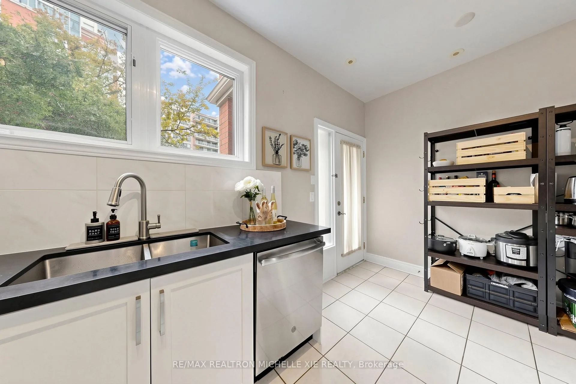 Photo 13 of 82 Suncrest Boulevard, Markham, Commerce Valley — HOMEH
