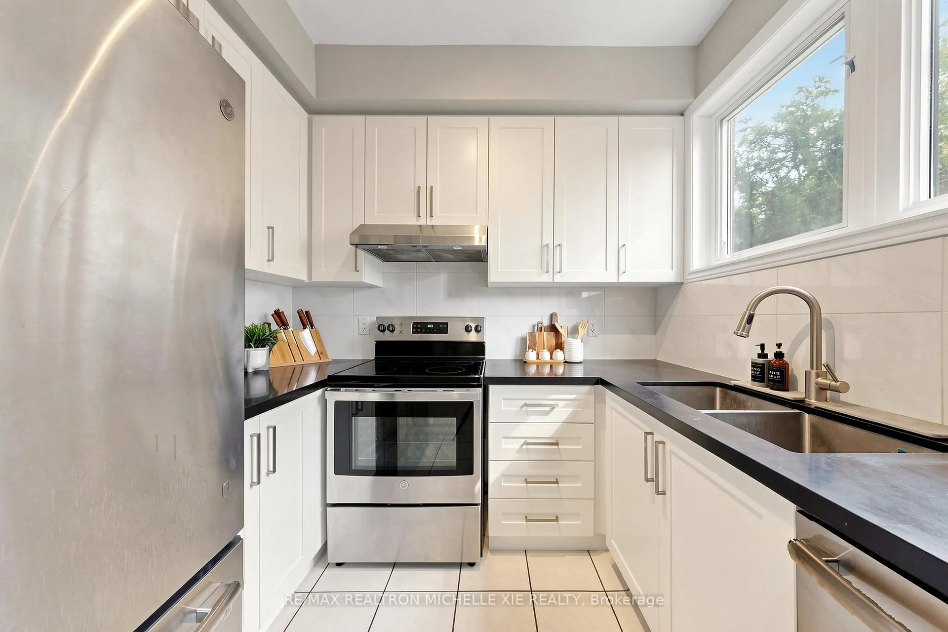 Photo 14 of 82 Suncrest Boulevard, Markham, Commerce Valley — HOMEH