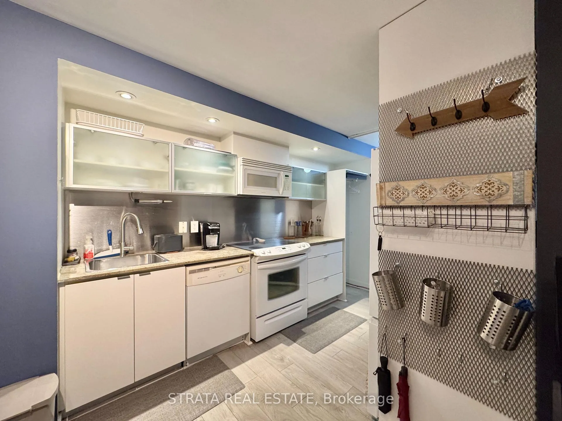 Photo 3 of Unit 206, 4K Spadina Avenue, Toronto, Waterfront Communities — HOMEH