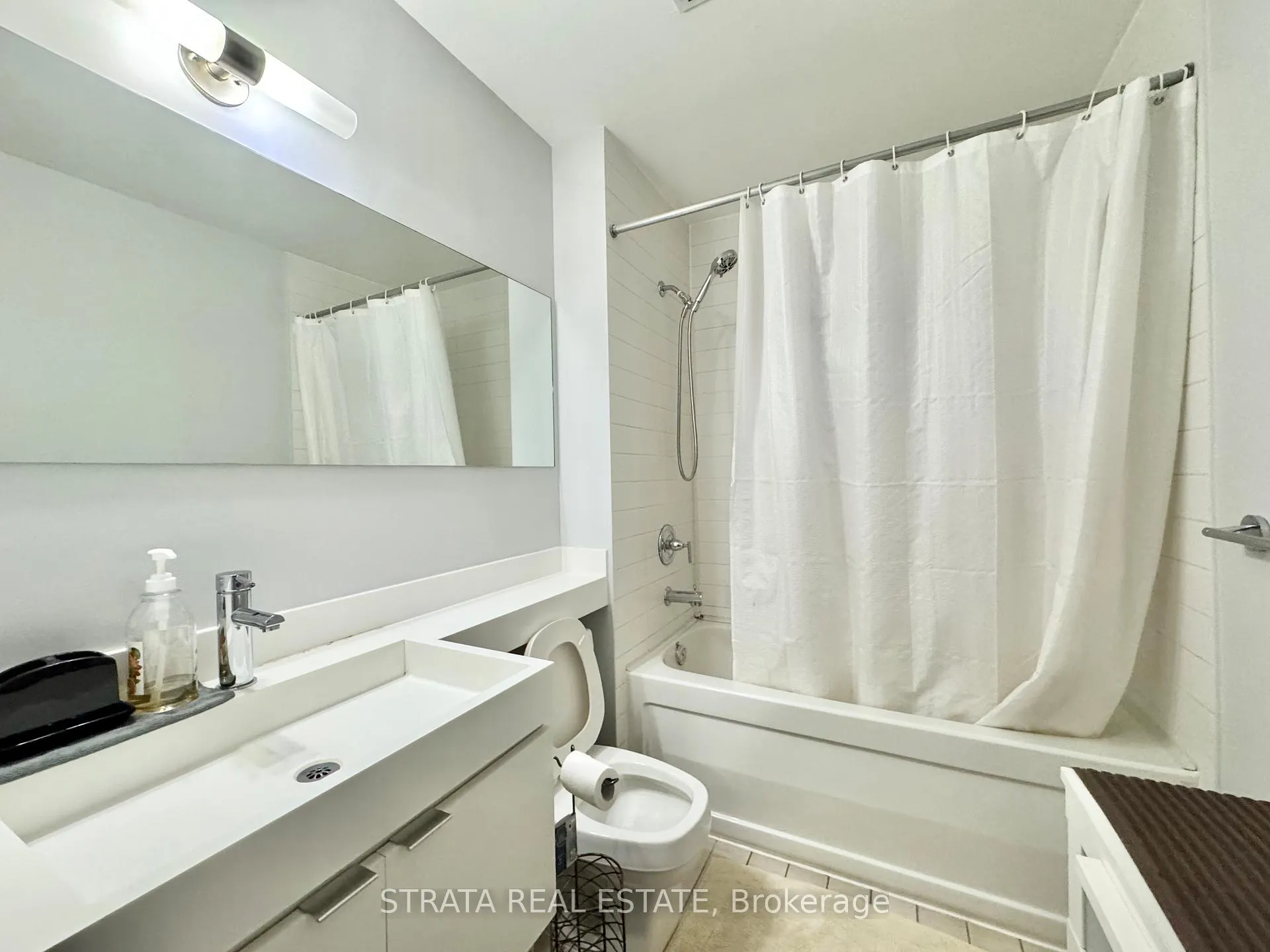 Photo 10 of Unit 206, 4K Spadina Avenue, Toronto, Waterfront Communities — HOMEH