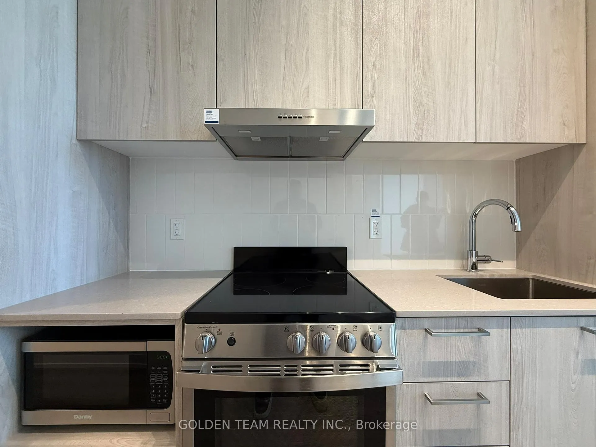 Photo 4 of Unit 802, 195 Commerce Street, Vaughan, Vaughan Corporate Centre — HOMEH