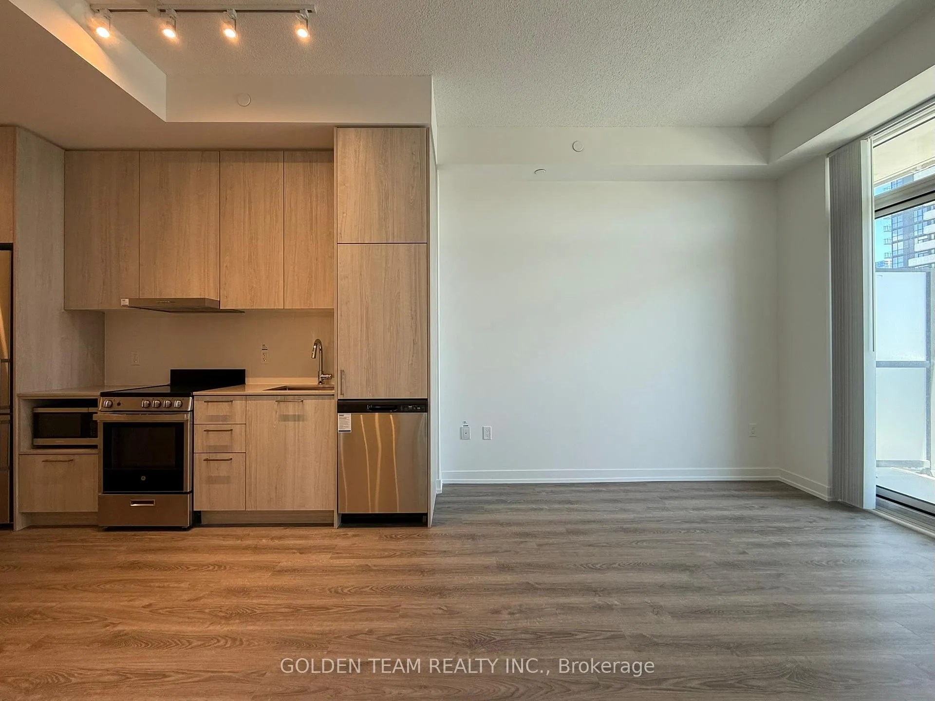 Photo 5 of Unit 802, 195 Commerce Street, Vaughan, Vaughan Corporate Centre — HOMEH