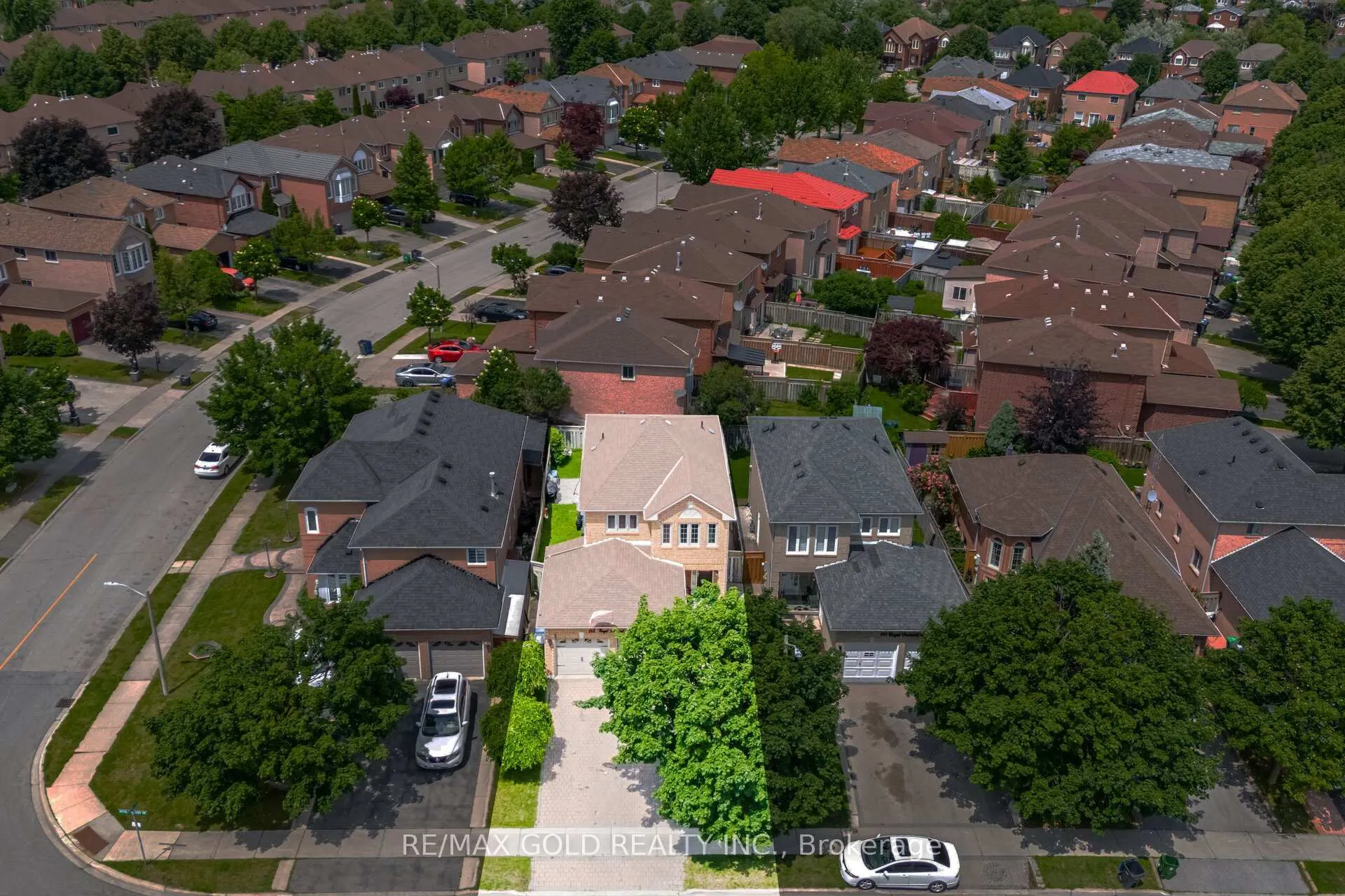 Photo 2 of 143 Royal Orchard Drive, Brampton, Brampton West — HOMEH