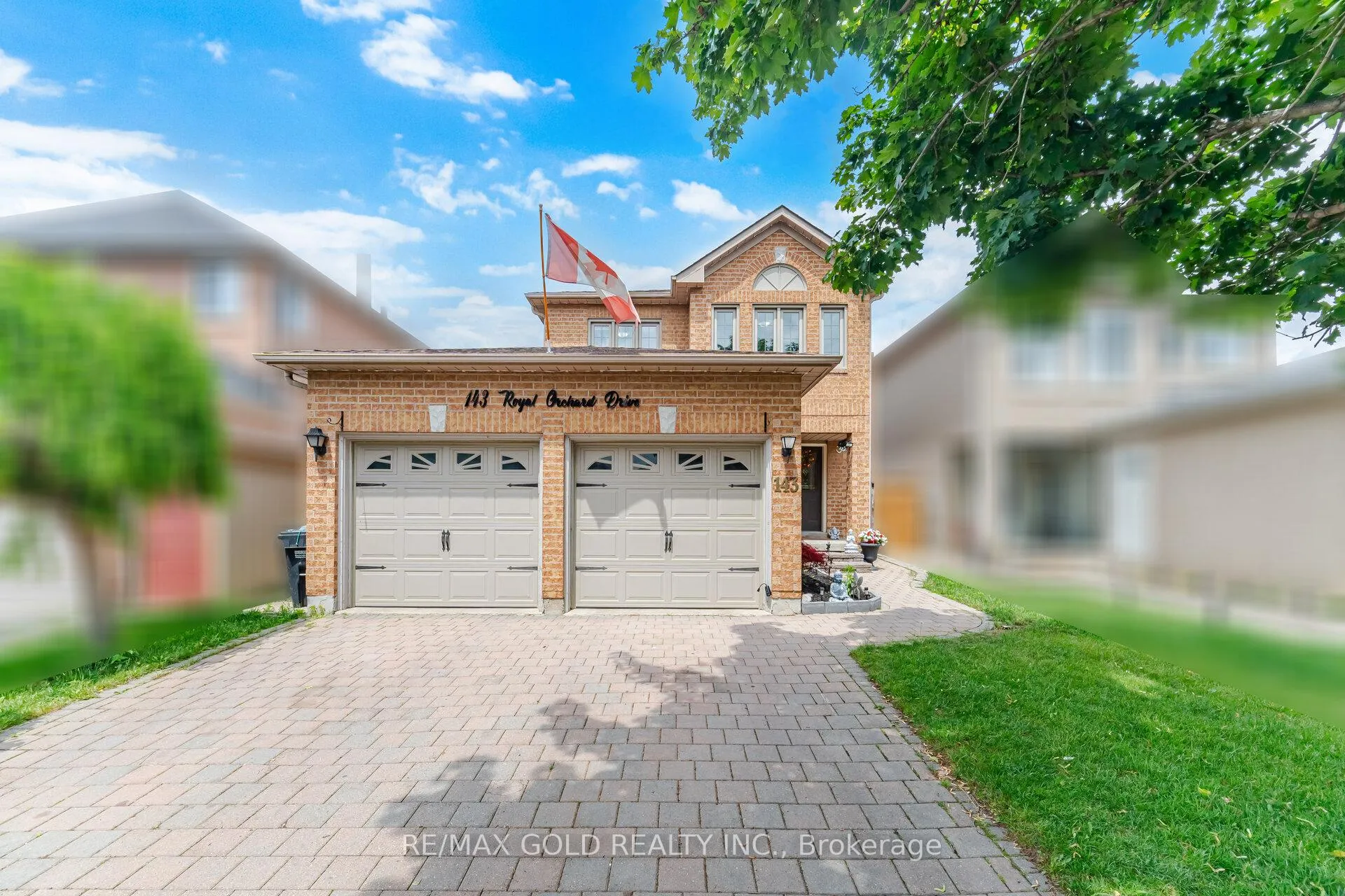 Photo 5 of 143 Royal Orchard Drive, Brampton, Brampton West — HOMEH