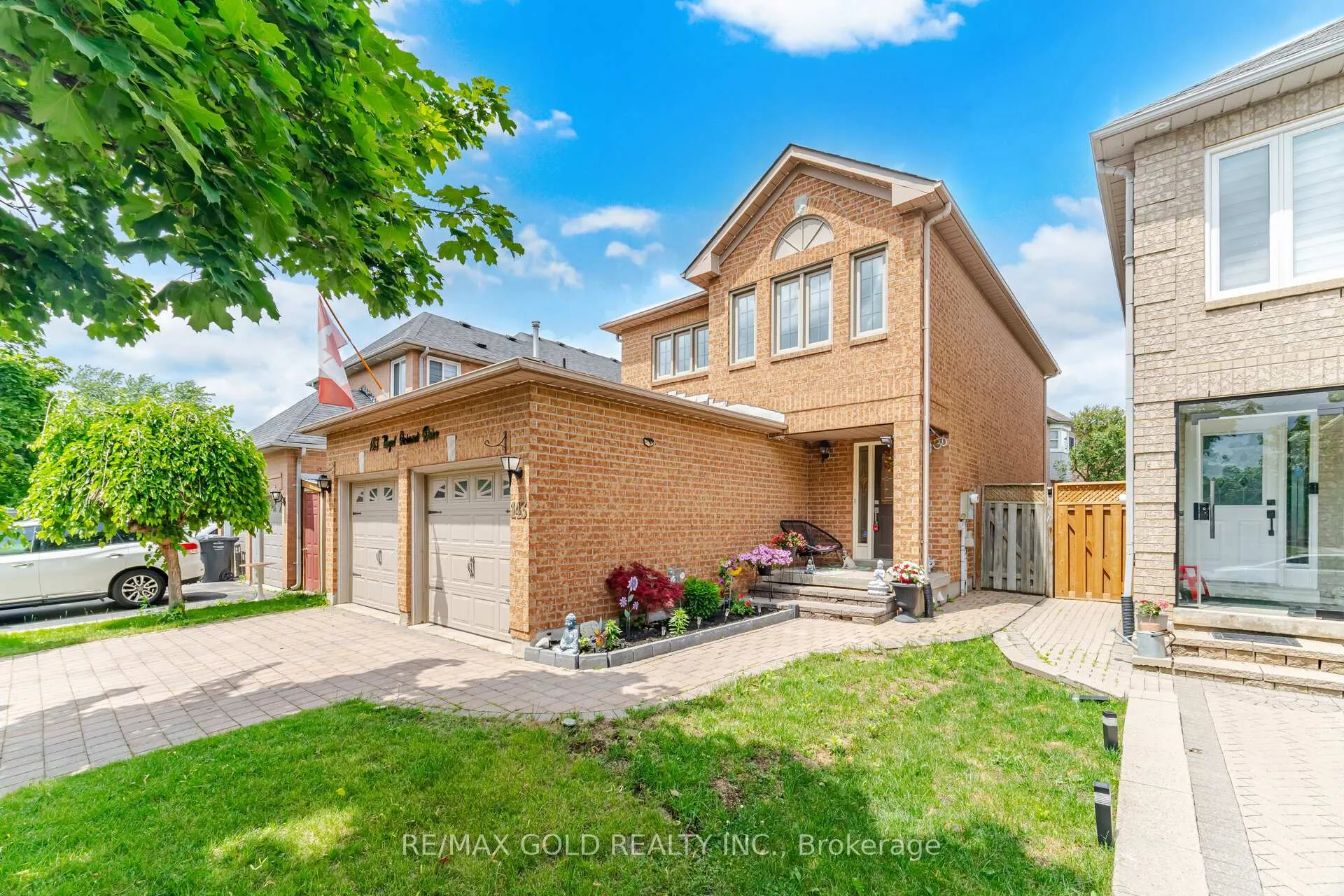 Photo 8 of 143 Royal Orchard Drive, Brampton, Brampton West — HOMEH