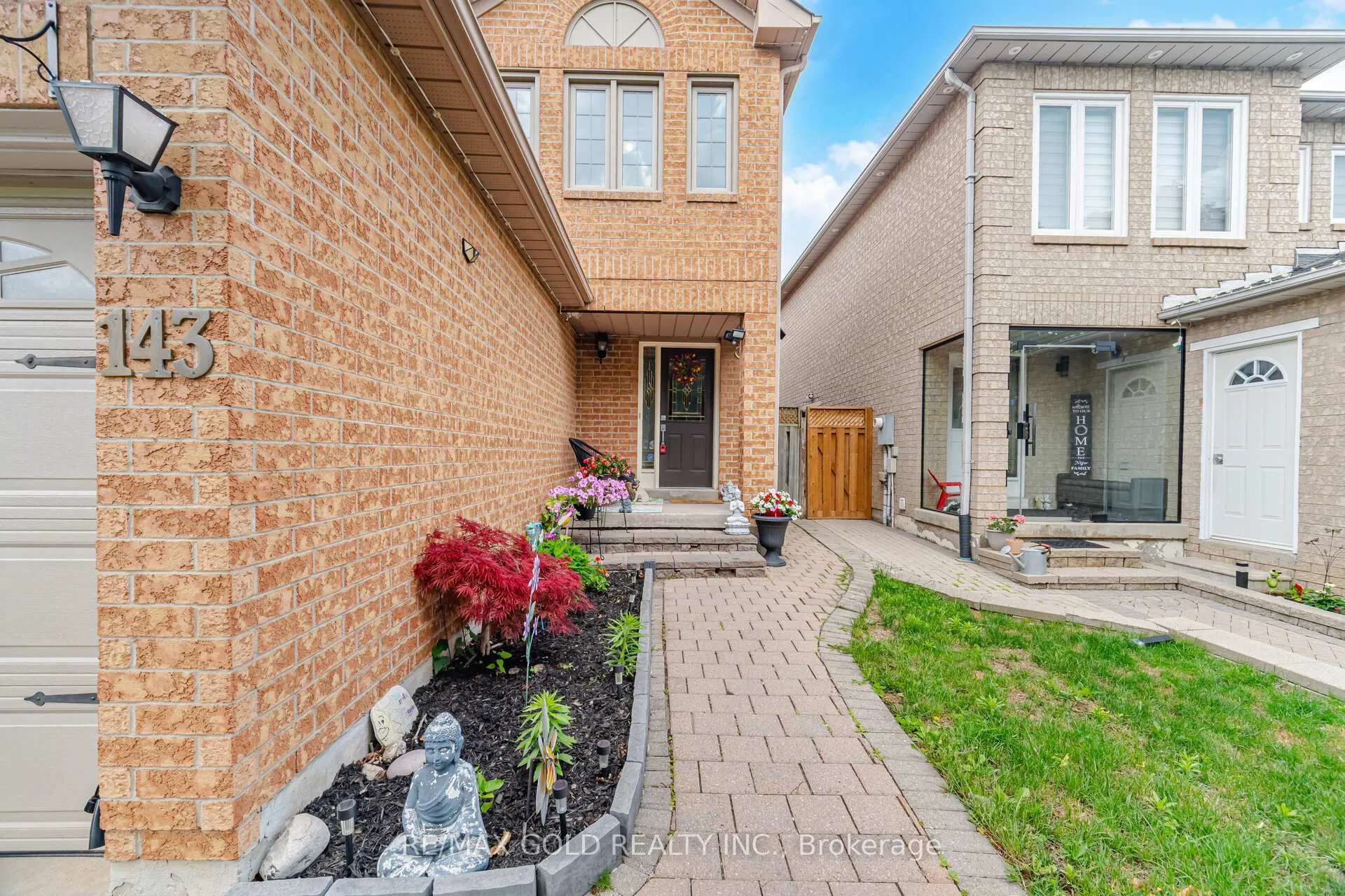 Photo 9 of 143 Royal Orchard Drive, Brampton, Brampton West — HOMEH