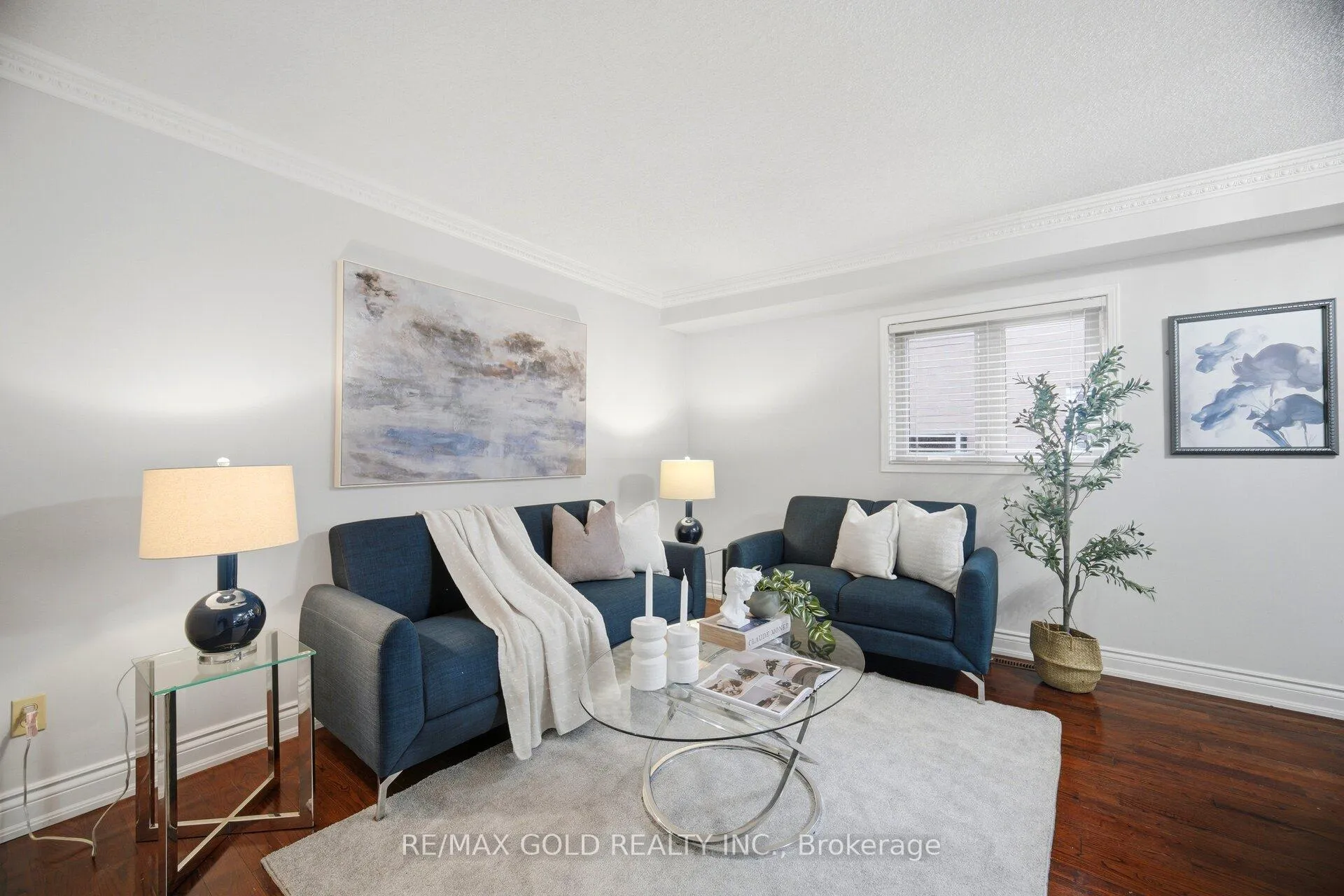 Photo 10 of 143 Royal Orchard Drive, Brampton, Brampton West — HOMEH