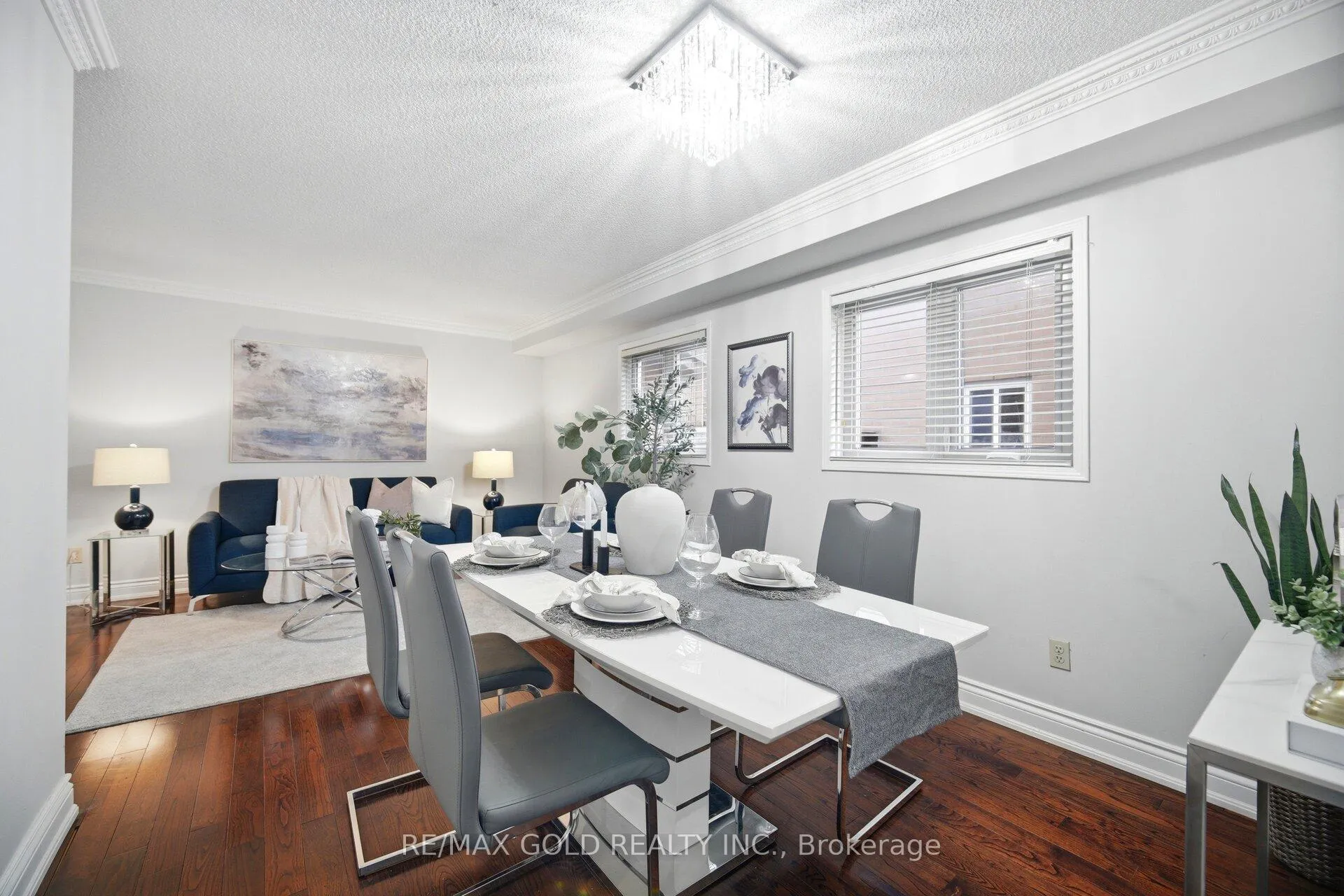 Photo 13 of 143 Royal Orchard Drive, Brampton, Brampton West — HOMEH