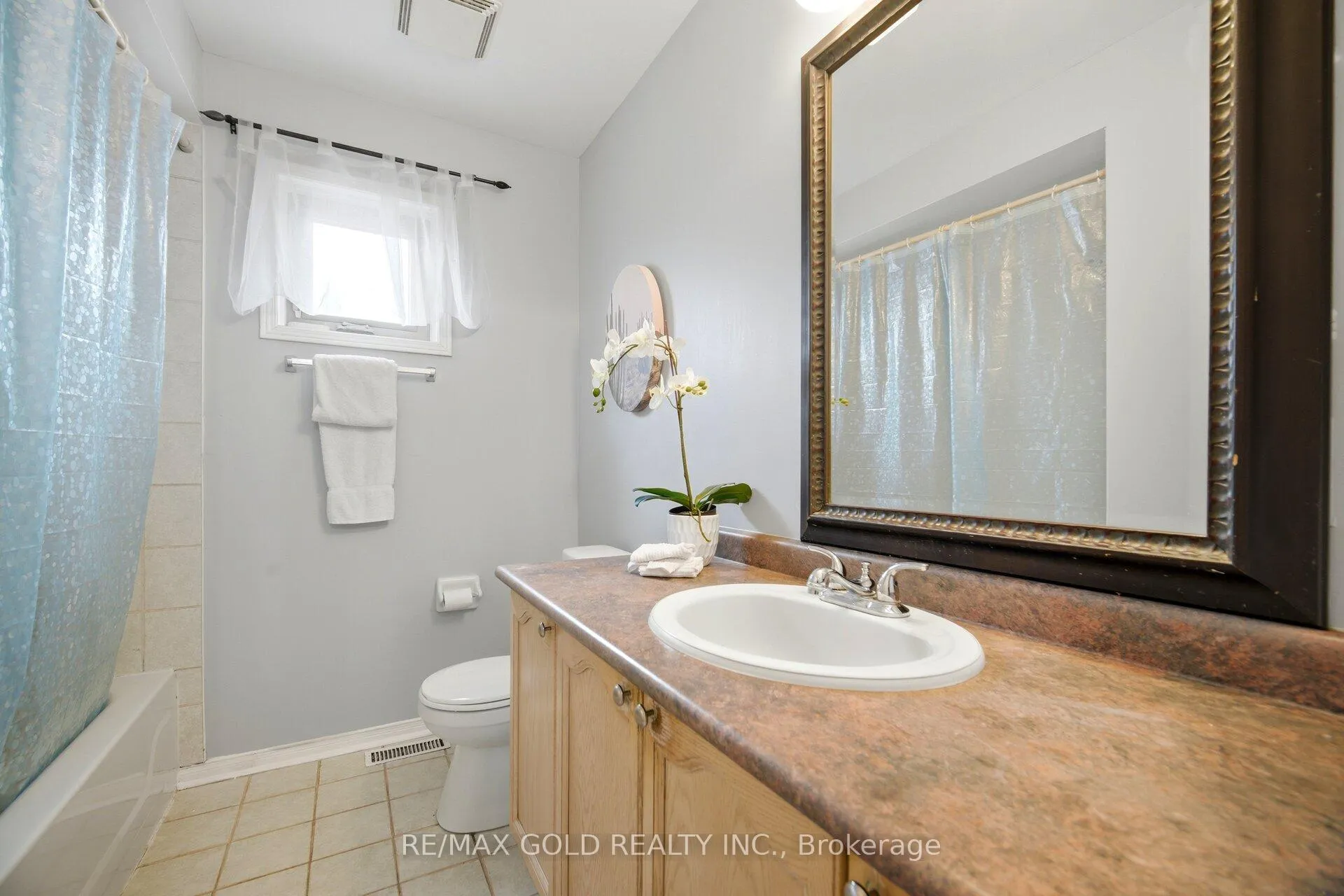 Photo 30 of 143 Royal Orchard Drive, Brampton, Brampton West — HOMEH