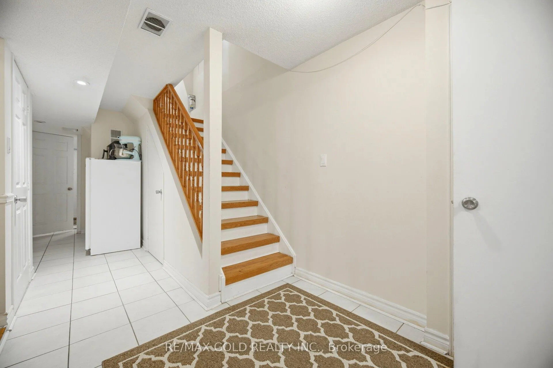 Photo 31 of 143 Royal Orchard Drive, Brampton, Brampton West — HOMEH
