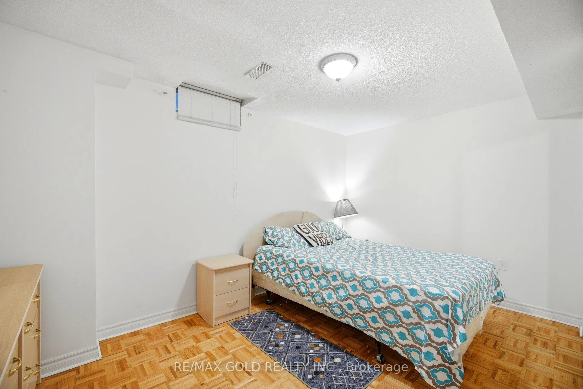Photo 33 of 143 Royal Orchard Drive, Brampton, Brampton West — HOMEH