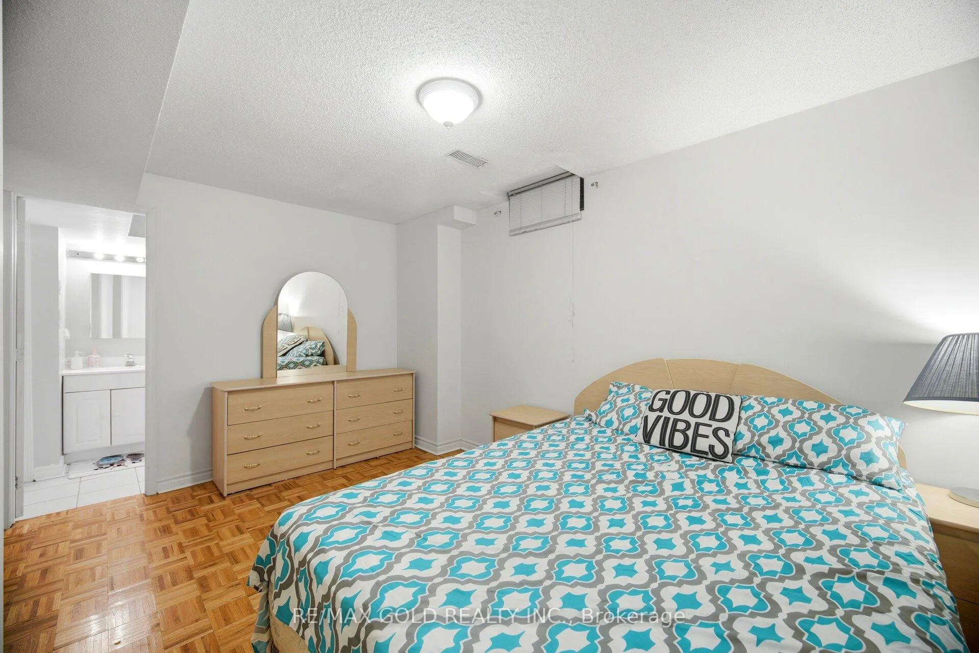Photo 35 of 143 Royal Orchard Drive, Brampton, Brampton West — HOMEH