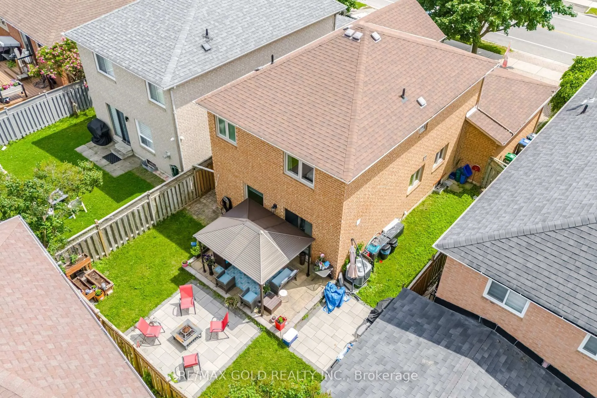 Photo 42 of 143 Royal Orchard Drive, Brampton, Brampton West — HOMEH