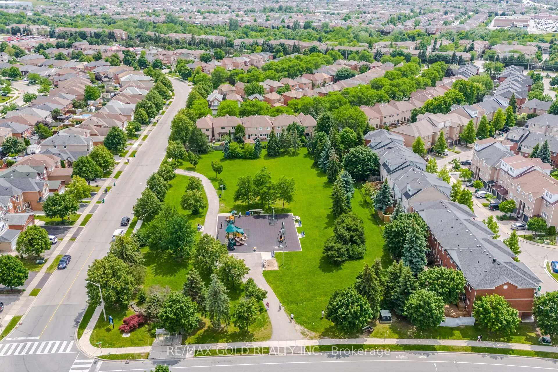 Photo 46 of 143 Royal Orchard Drive, Brampton, Brampton West — HOMEH