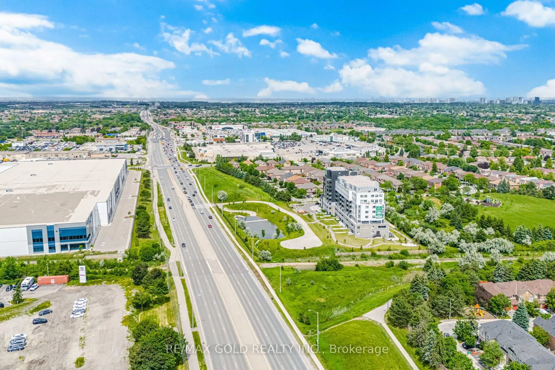 Photo 48 of 143 Royal Orchard Drive, Brampton, Brampton West — HOMEH