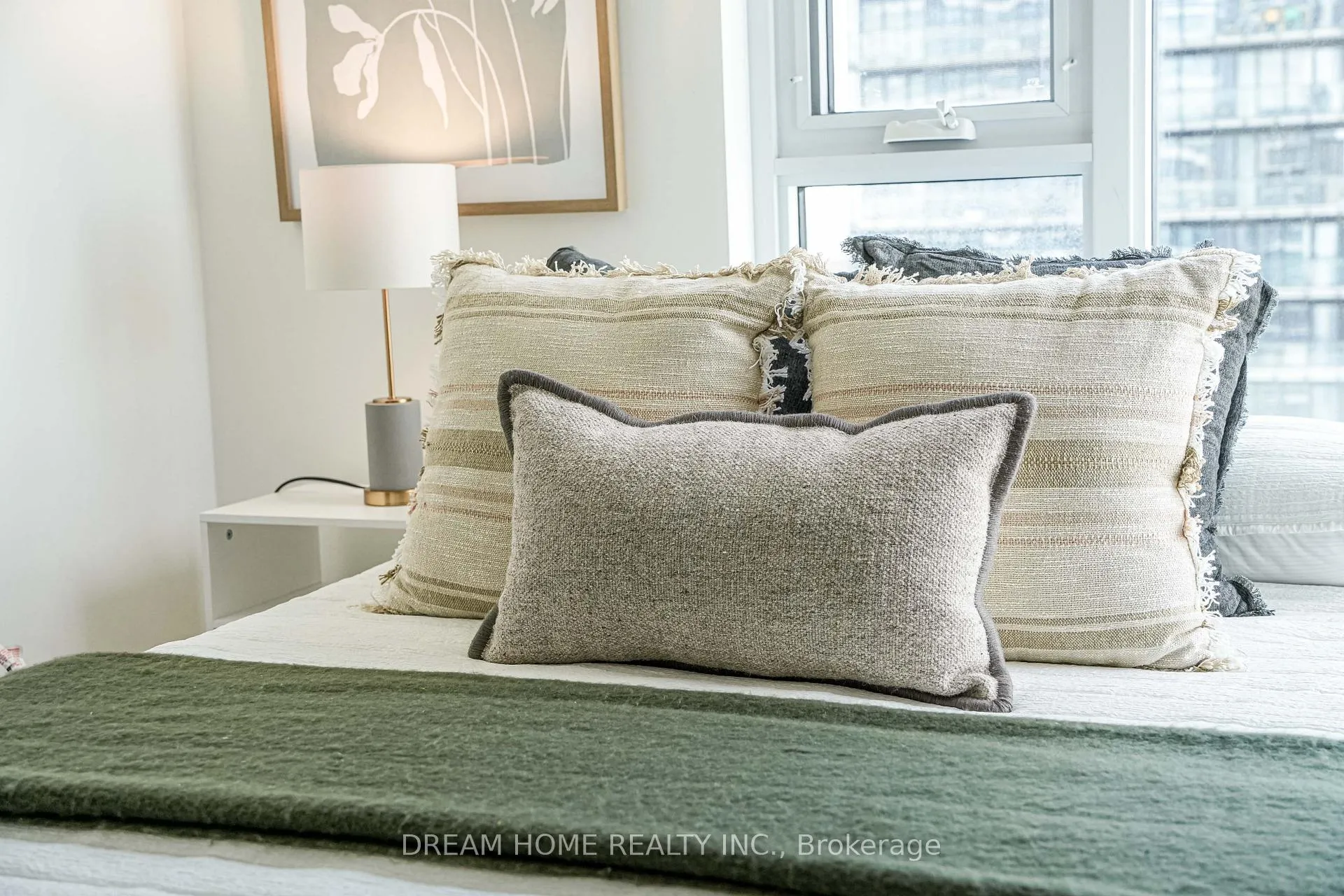Photo 12 of Unit 2204, 65 Mutual Street, Toronto, Church-Yonge Corridor — HOMEH