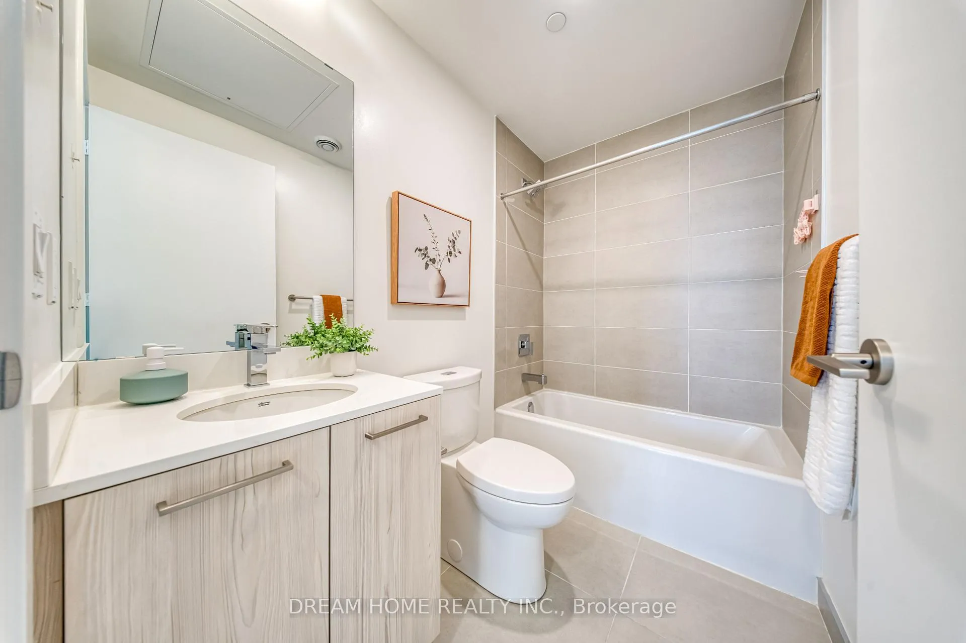 Photo 15 of Unit 2204, 65 Mutual Street, Toronto, Church-Yonge Corridor — HOMEH