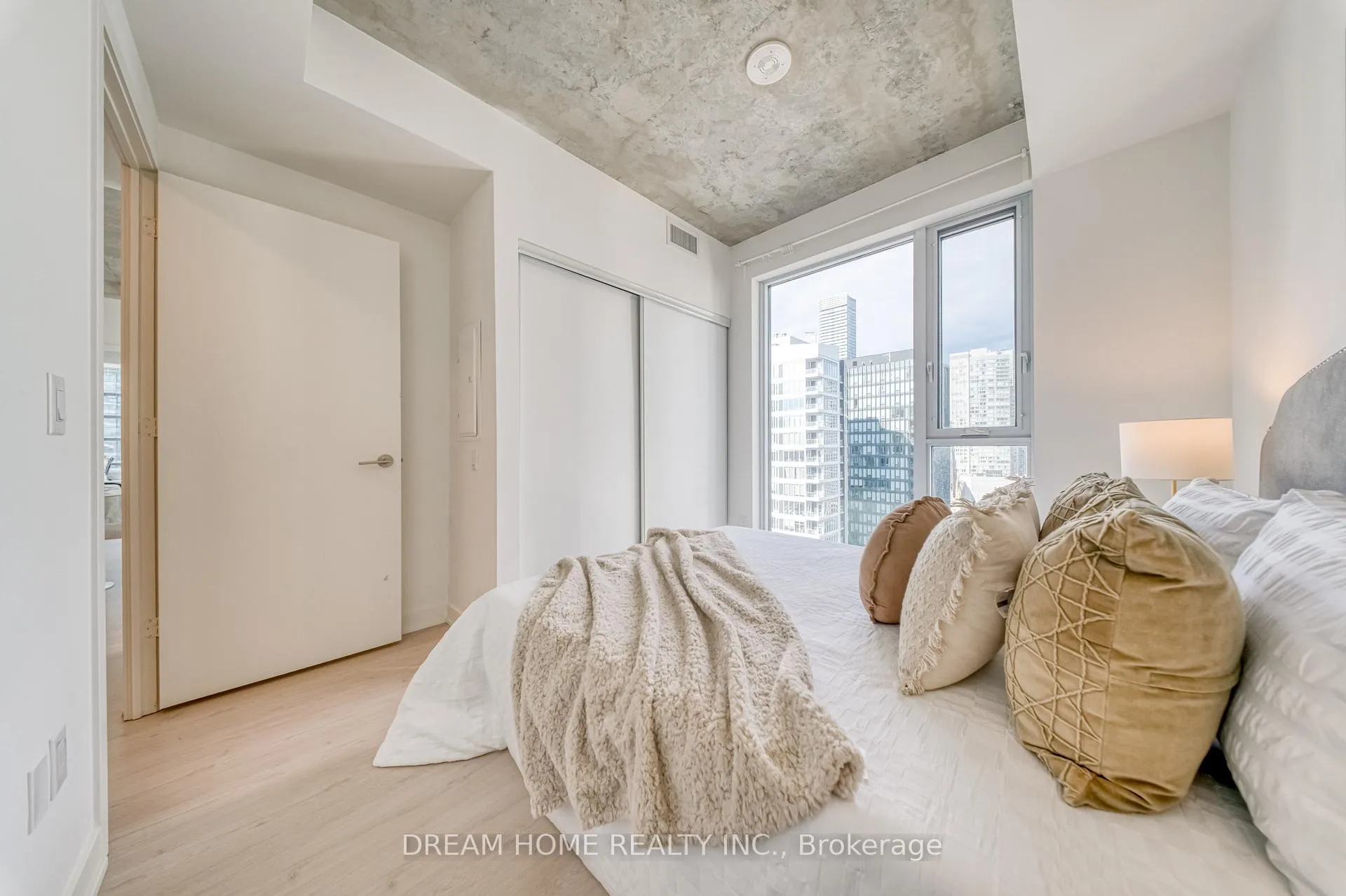 Photo 18 of Unit 2204, 65 Mutual Street, Toronto, Church-Yonge Corridor — HOMEH