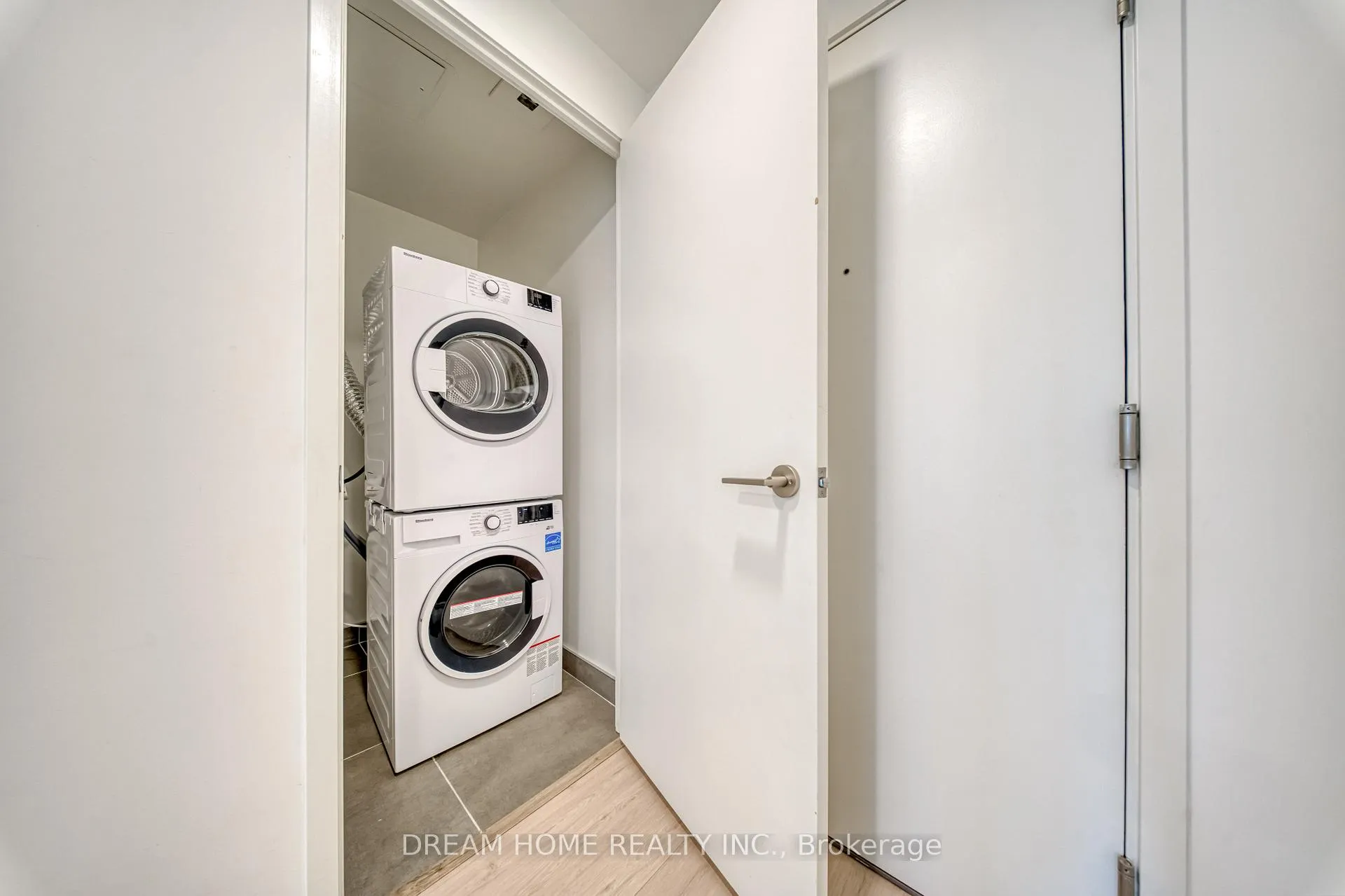 Photo 23 of Unit 2204, 65 Mutual Street, Toronto, Church-Yonge Corridor — HOMEH